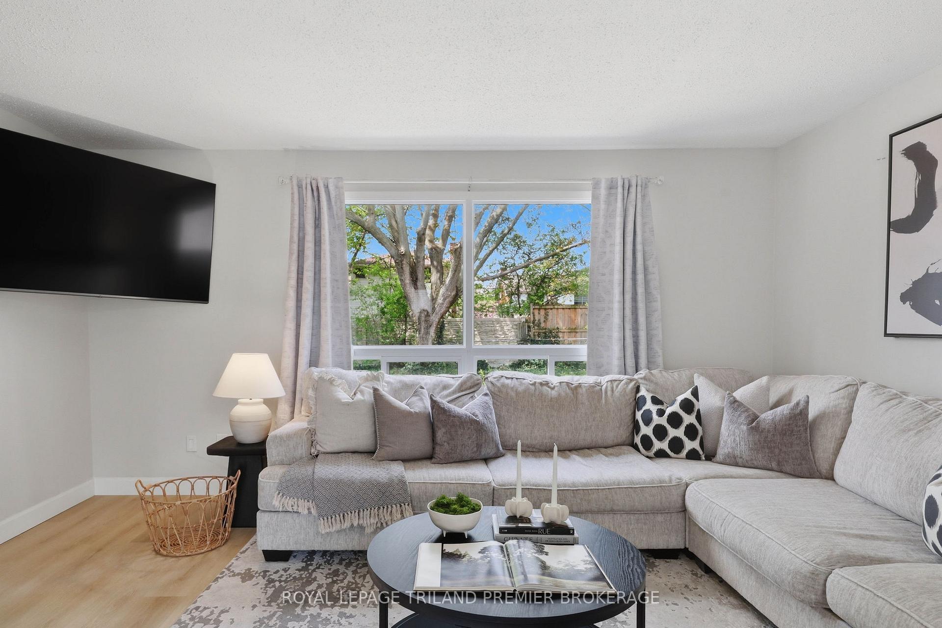 Photo 13 of Unit 4, 135 Belmont Drive, London, South O — HOMEH