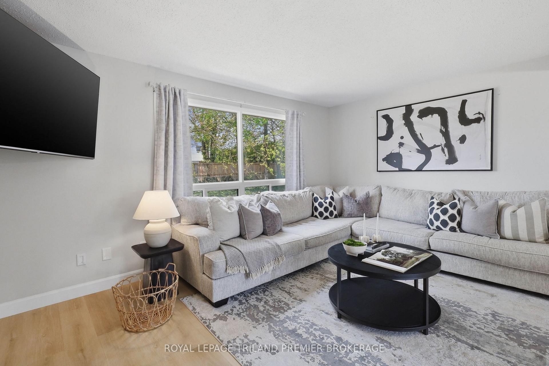 Photo 14 of Unit 4, 135 Belmont Drive, London, South O — HOMEH