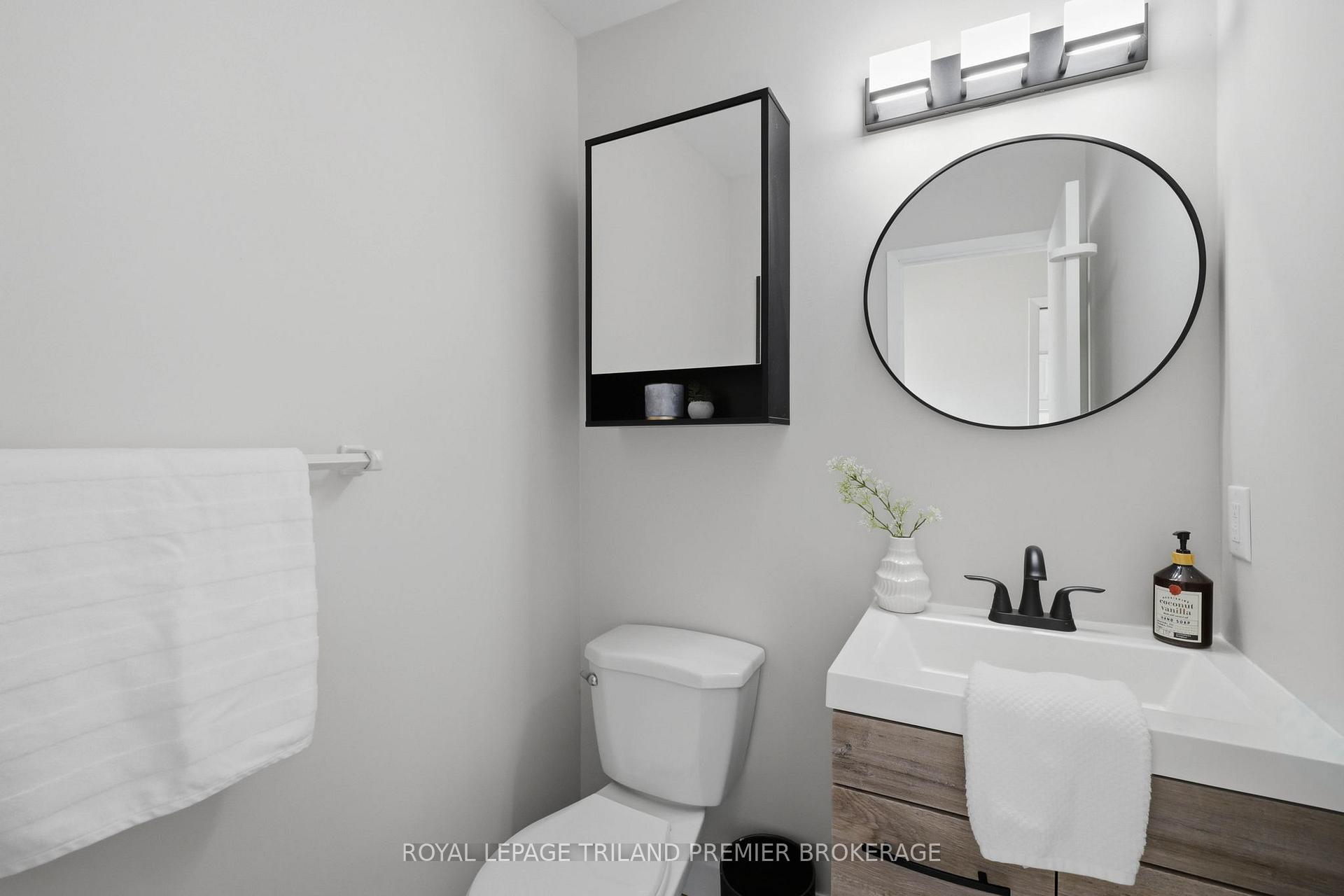 Photo 16 of Unit 4, 135 Belmont Drive, London, South O — HOMEH