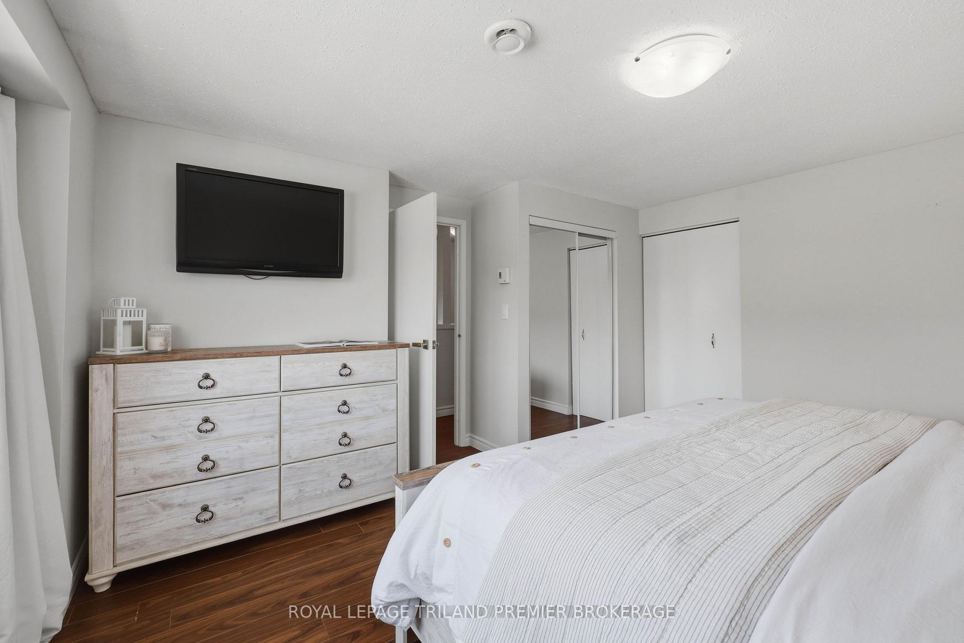 Photo 19 of Unit 4, 135 Belmont Drive, London, South O — HOMEH