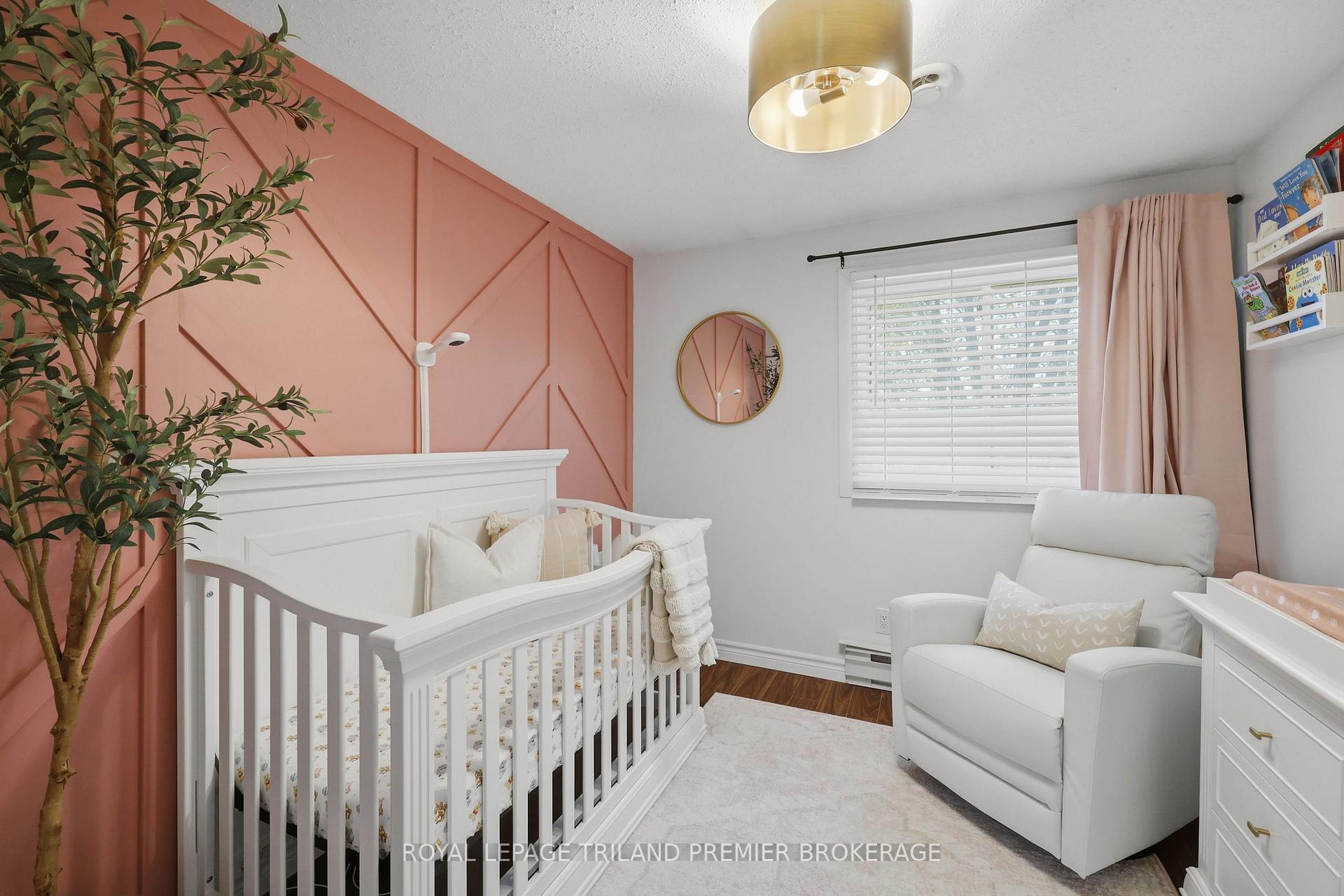 Photo 24 of Unit 4, 135 Belmont Drive, London, South O — HOMEH