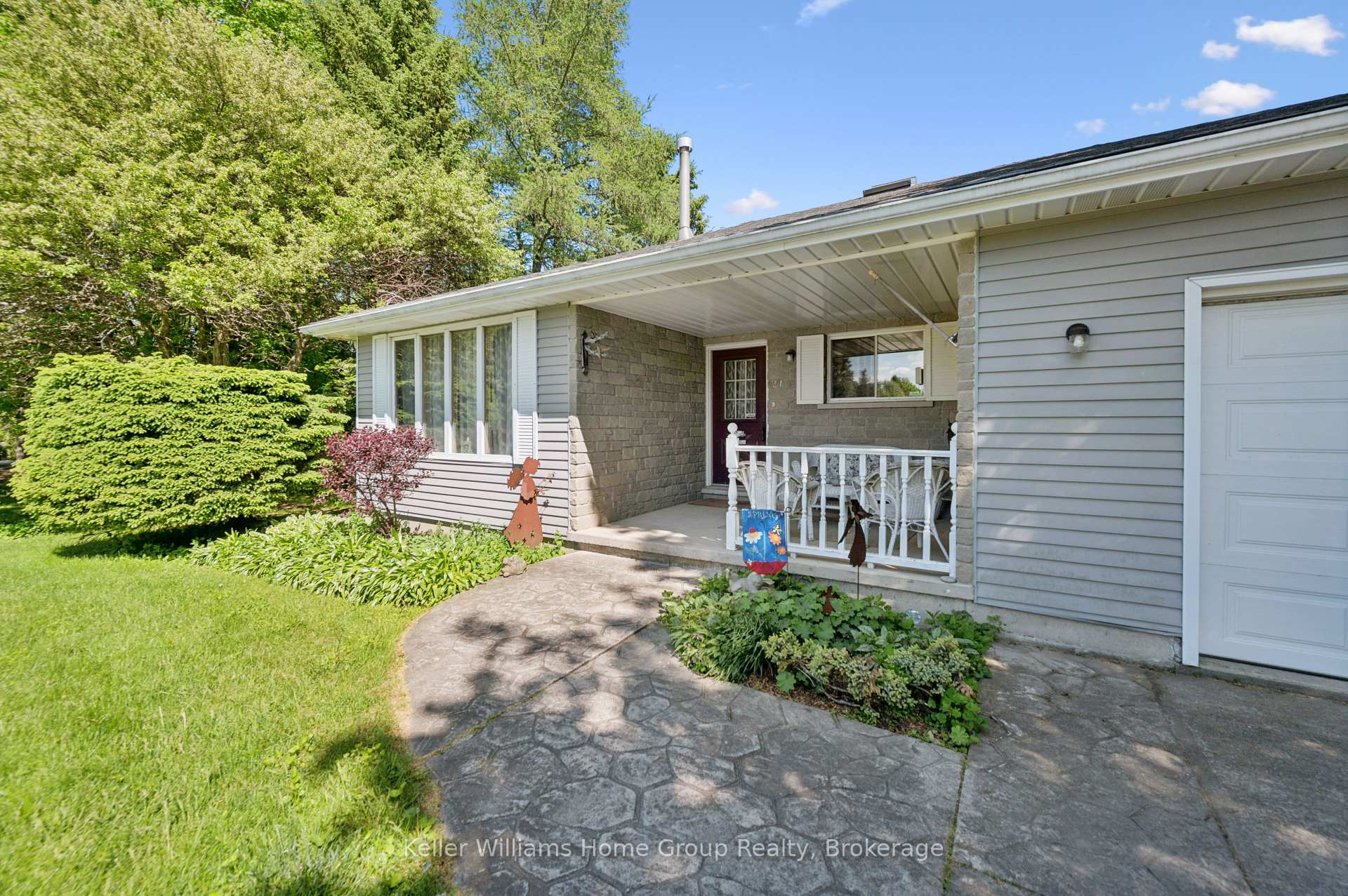 Photo 2 of 27 Atchison Lane, Centre Wellington, Fergus — HOMEH