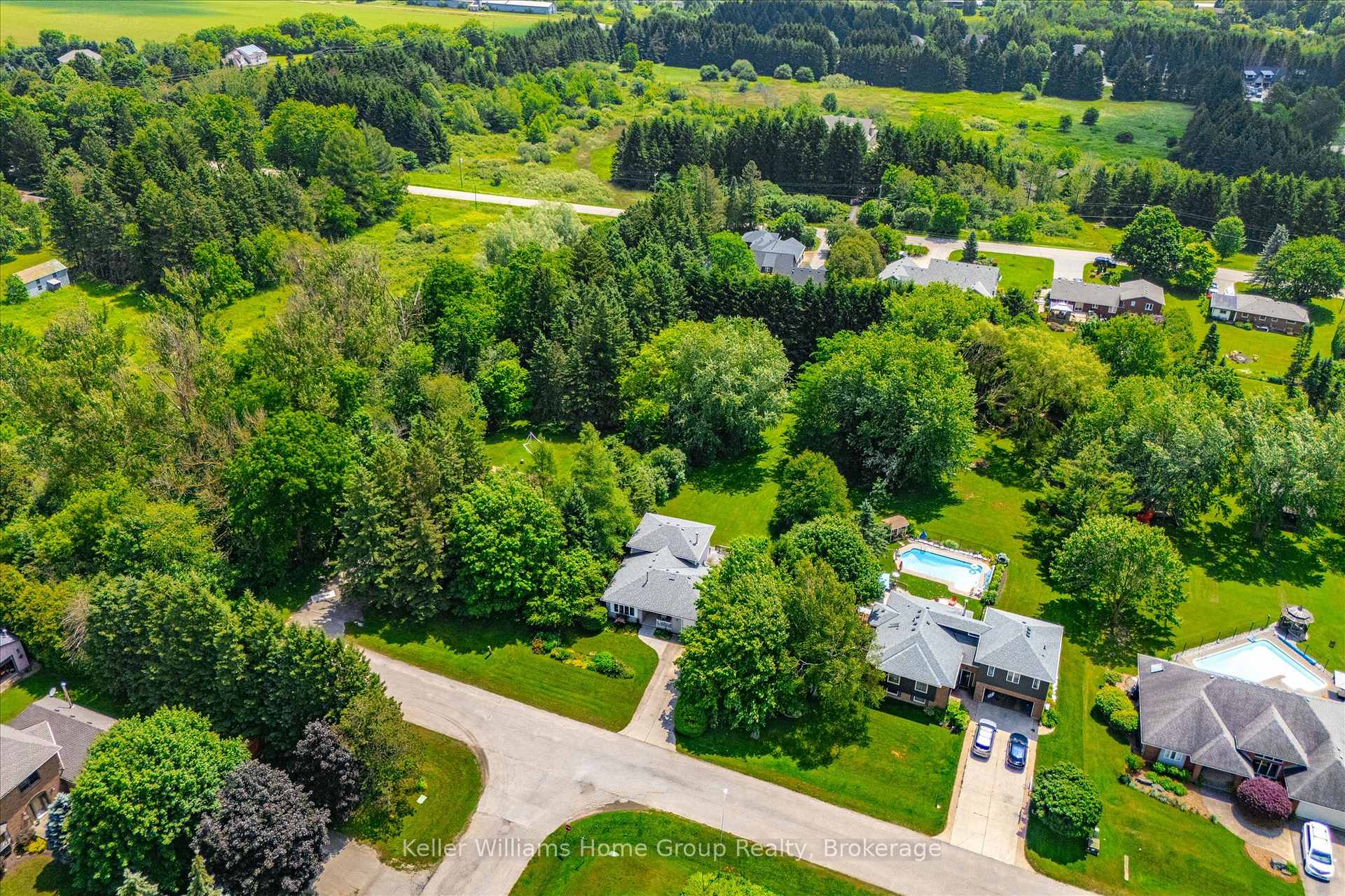Photo 3 of 27 Atchison Lane, Centre Wellington, Fergus — HOMEH