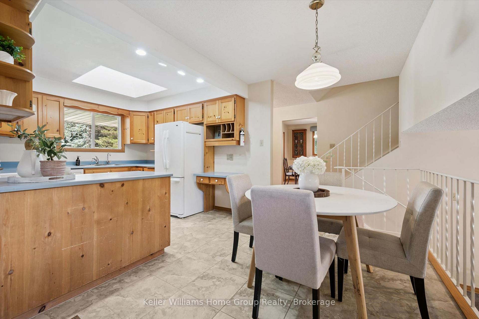 Photo 16 of 27 Atchison Lane, Centre Wellington, Fergus — HOMEH