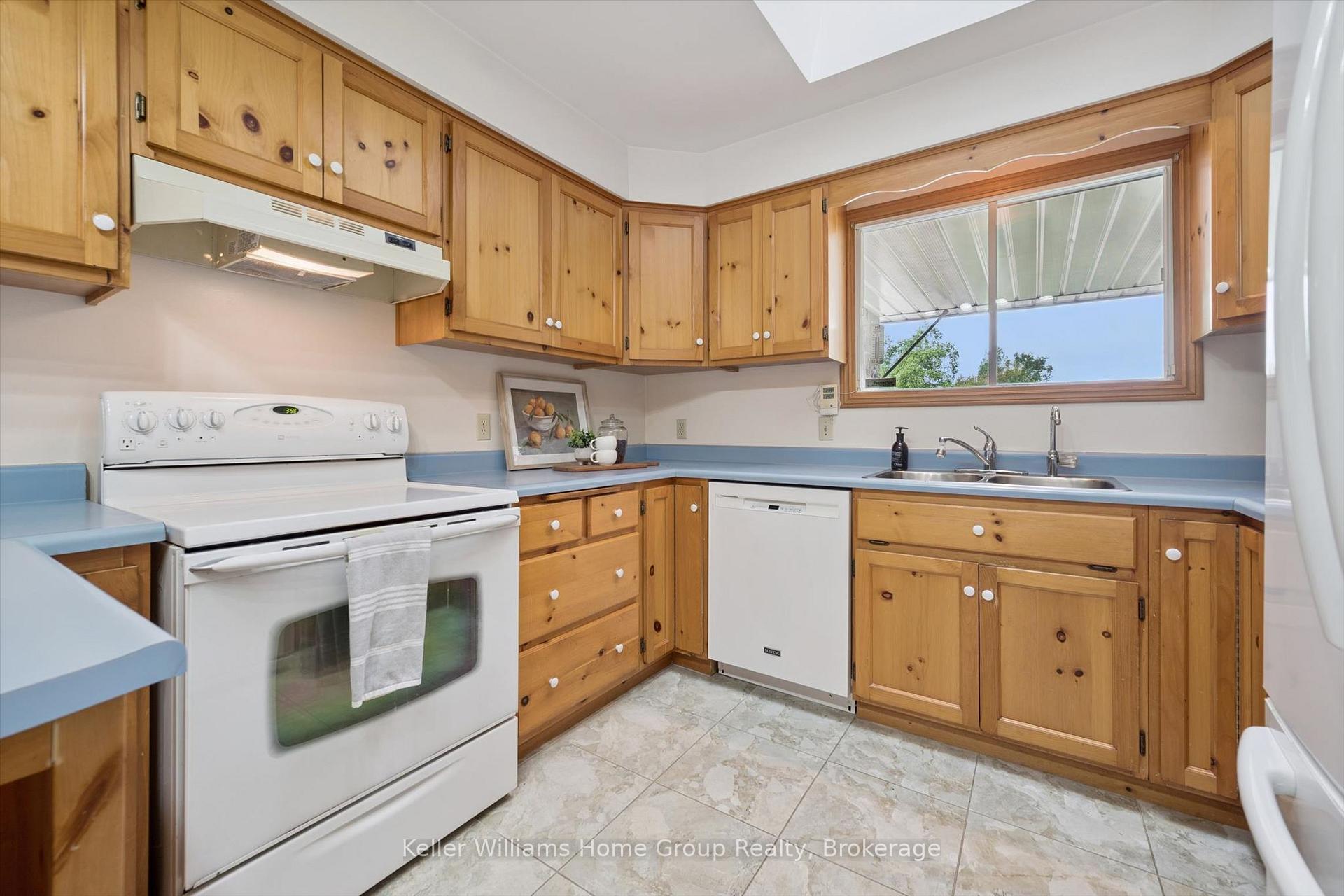 Photo 18 of 27 Atchison Lane, Centre Wellington, Fergus — HOMEH