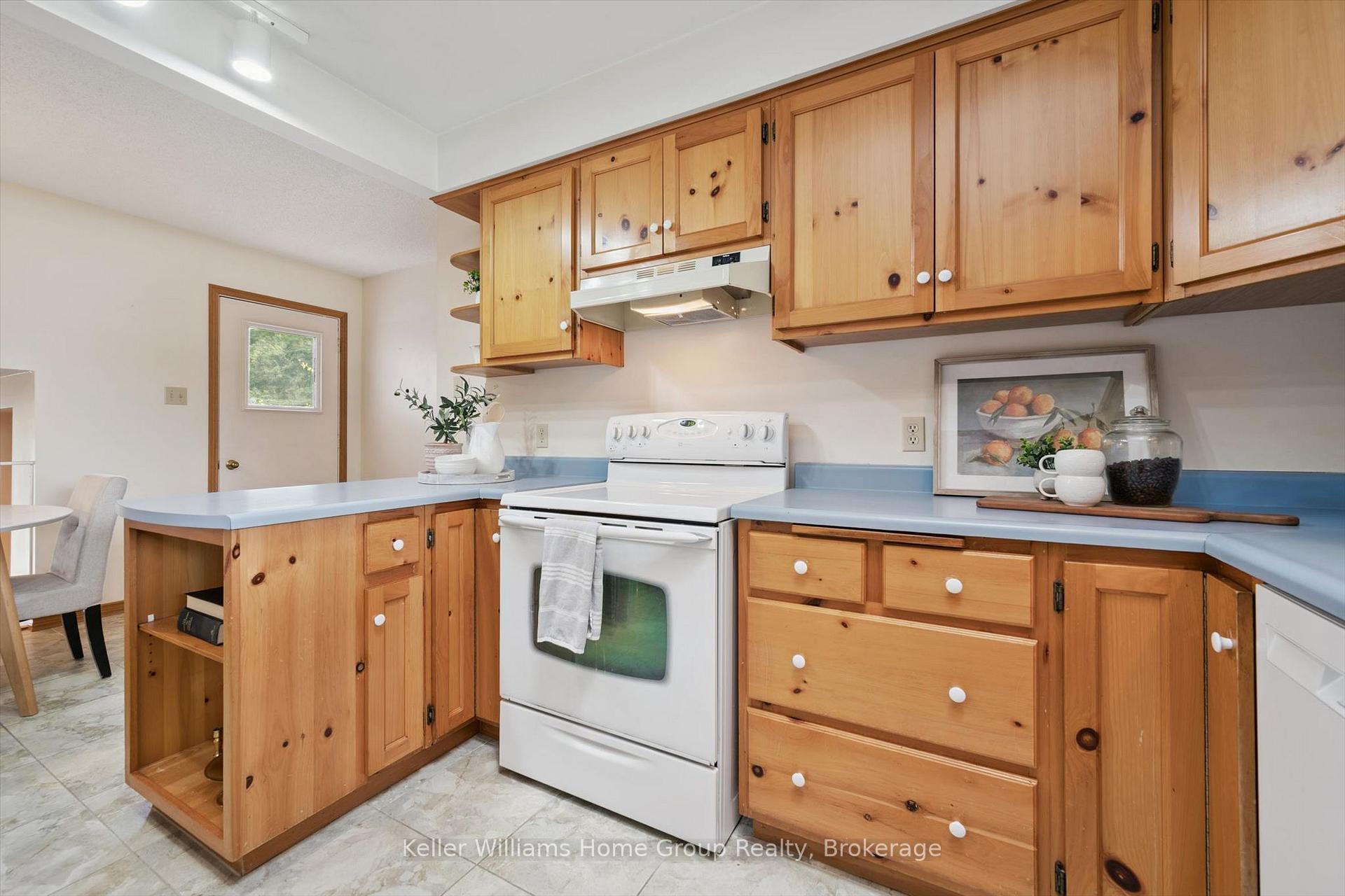 Photo 21 of 27 Atchison Lane, Centre Wellington, Fergus — HOMEH
