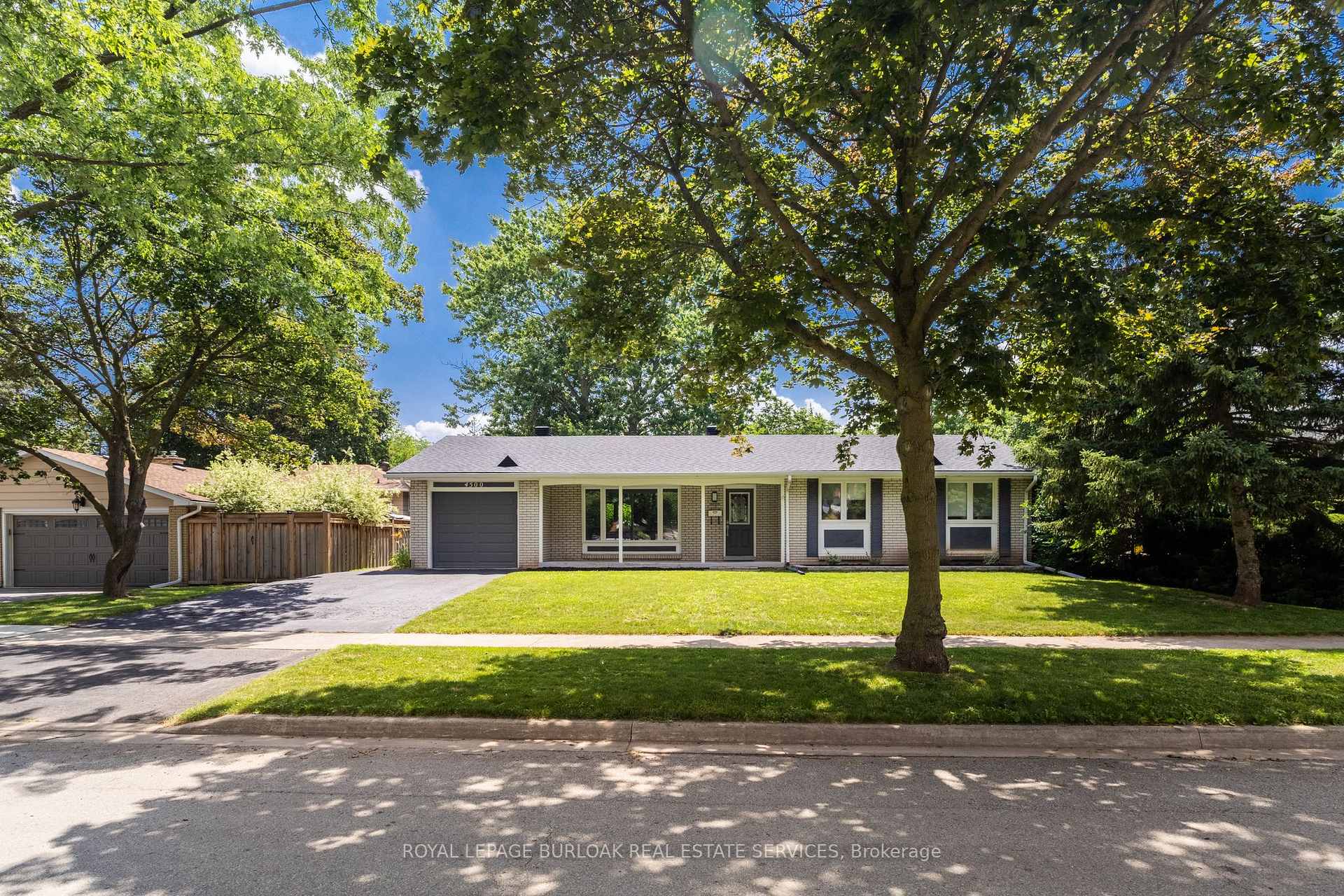 Photo 4 of 4500 Rogers Road, Burlington, Shoreacres — HOMEH