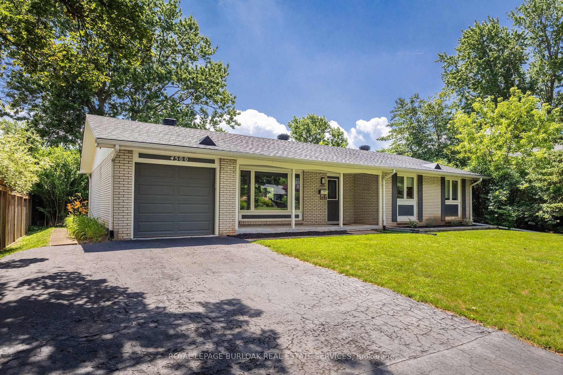 Photo 5 of 4500 Rogers Road, Burlington, Shoreacres — HOMEH
