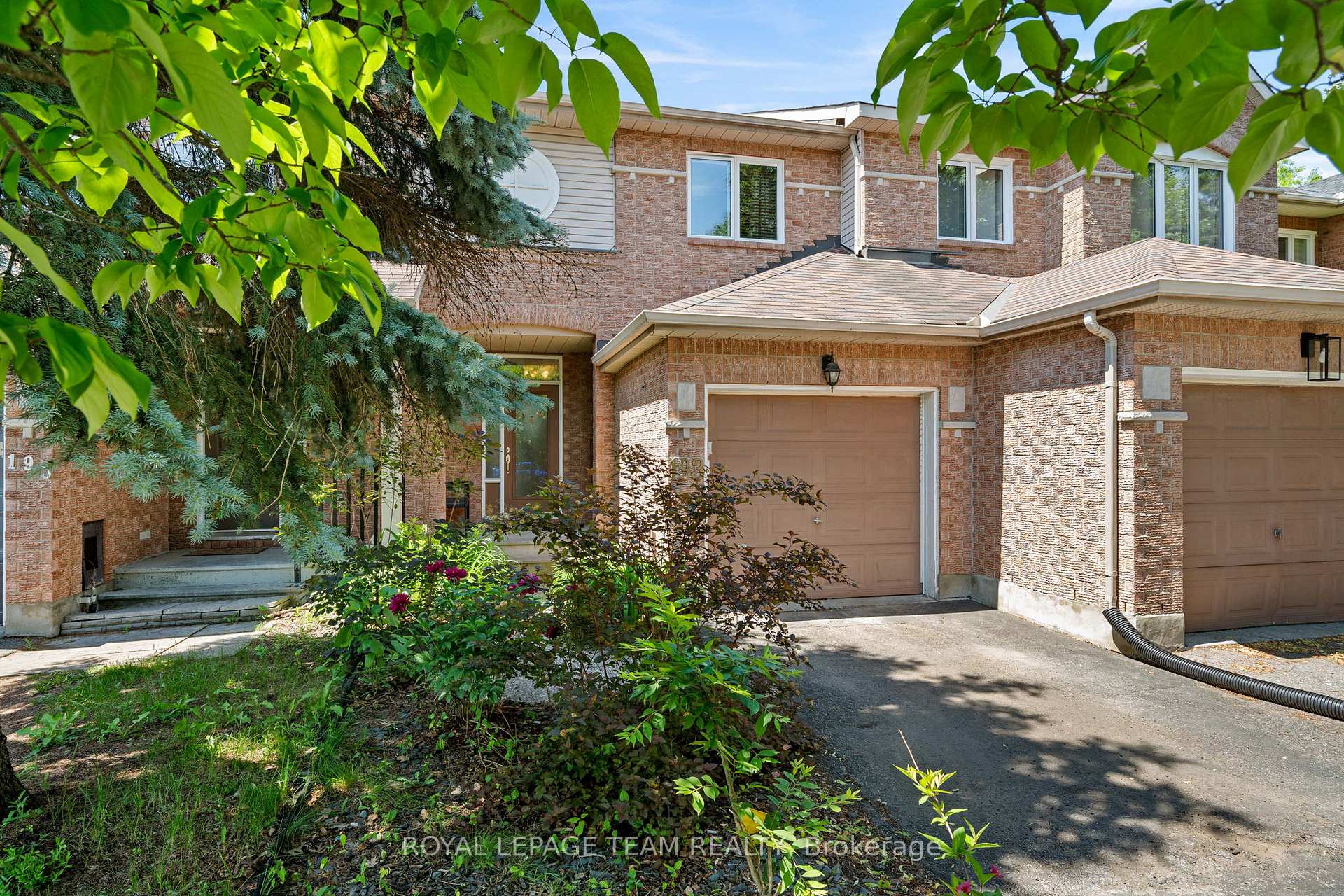 Front of 193 Thornbury Crescent
