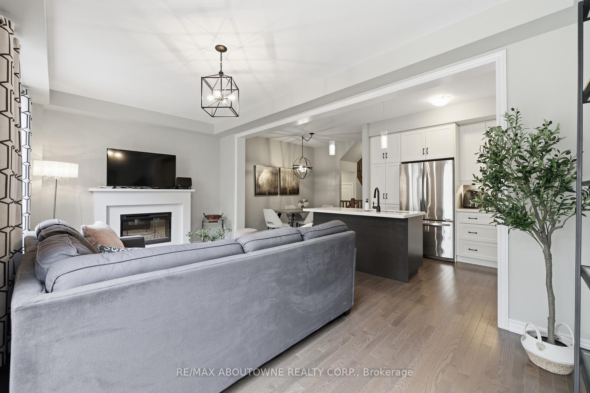 Photo 13 of 397 Wheat Boom Drive, Oakville, Joshua Meadows — HOMEH