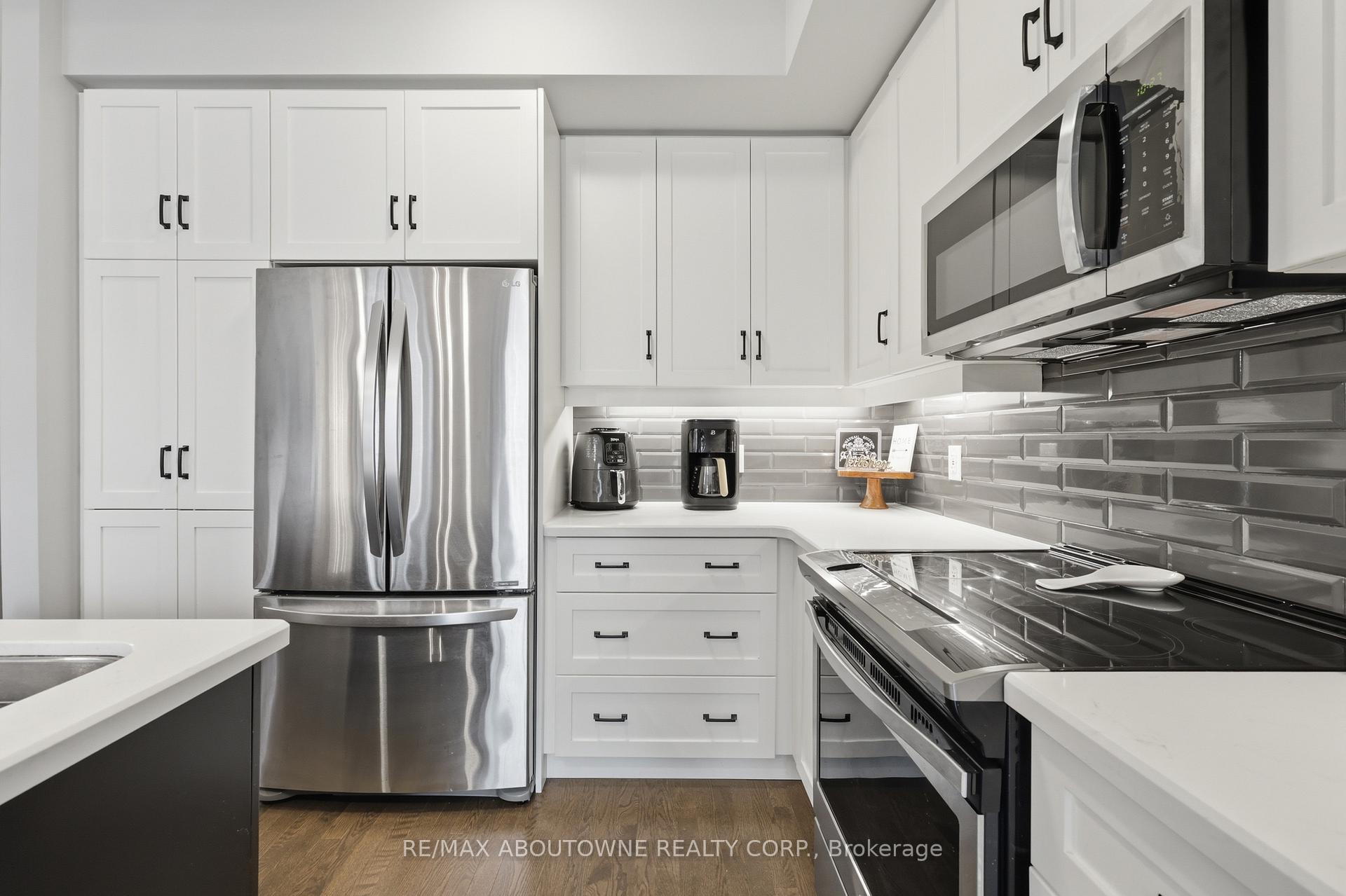 Photo 16 of 397 Wheat Boom Drive, Oakville, Joshua Meadows — HOMEH