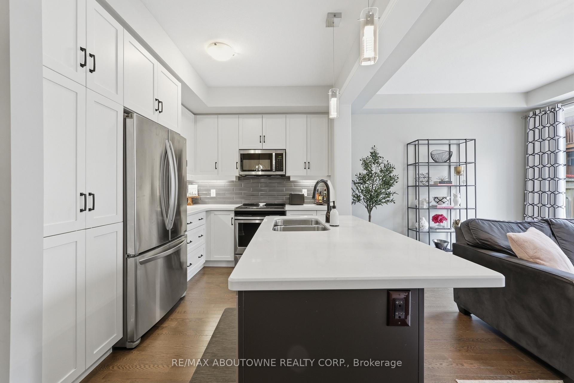 Photo 17 of 397 Wheat Boom Drive, Oakville, Joshua Meadows — HOMEH