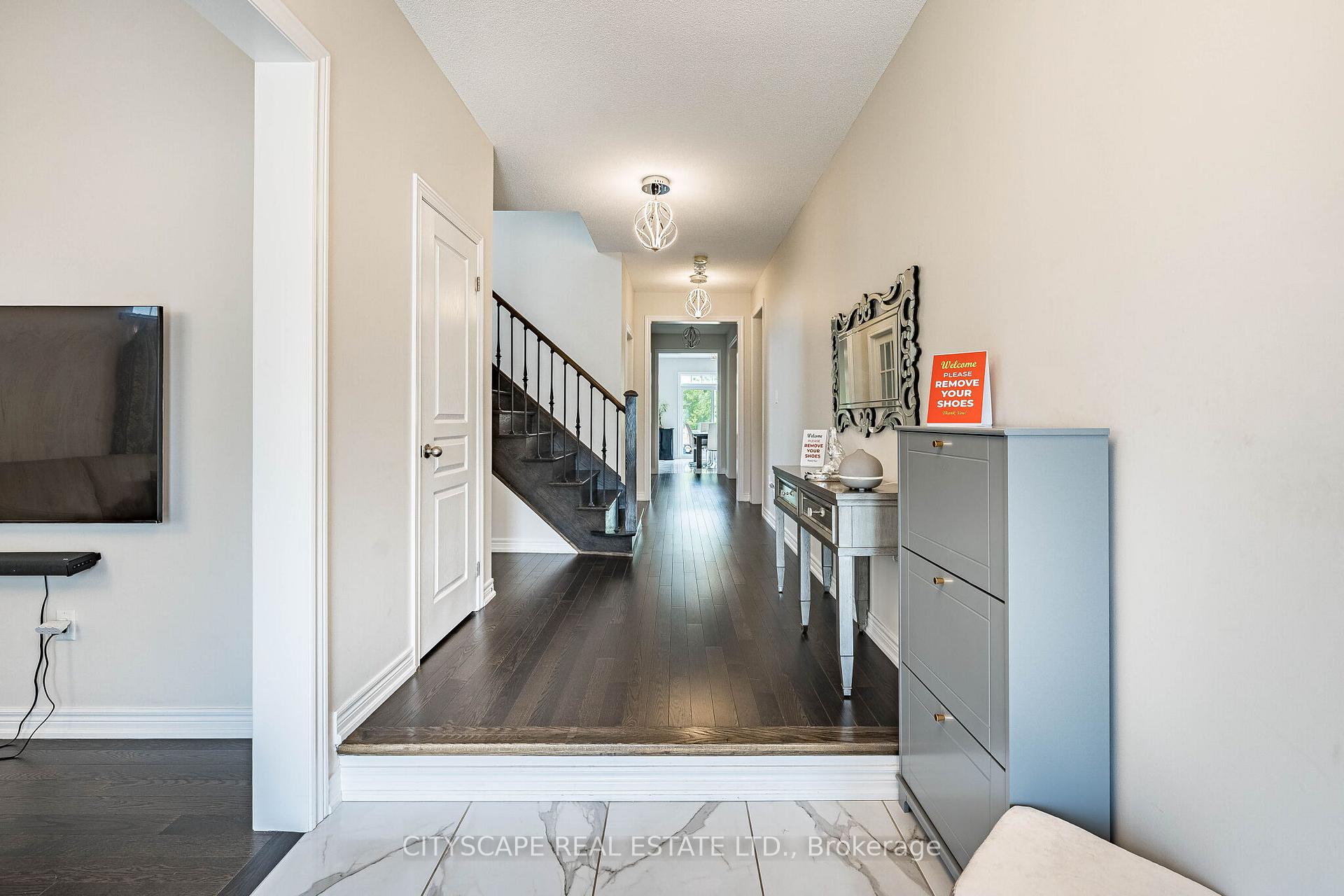 Photo 6 of 54 Ezra Crescent, Brampton, Northwest Brampton — HOMEH
