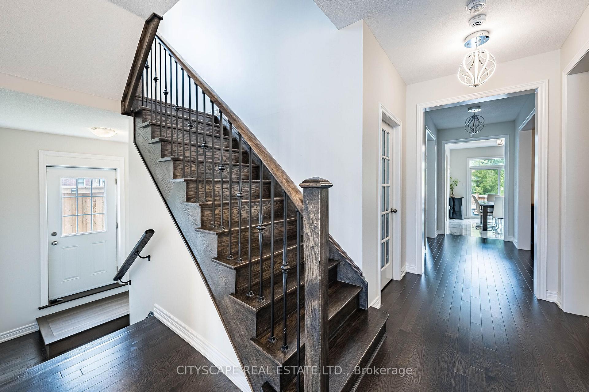 Photo 9 of 54 Ezra Crescent, Brampton, Northwest Brampton — HOMEH