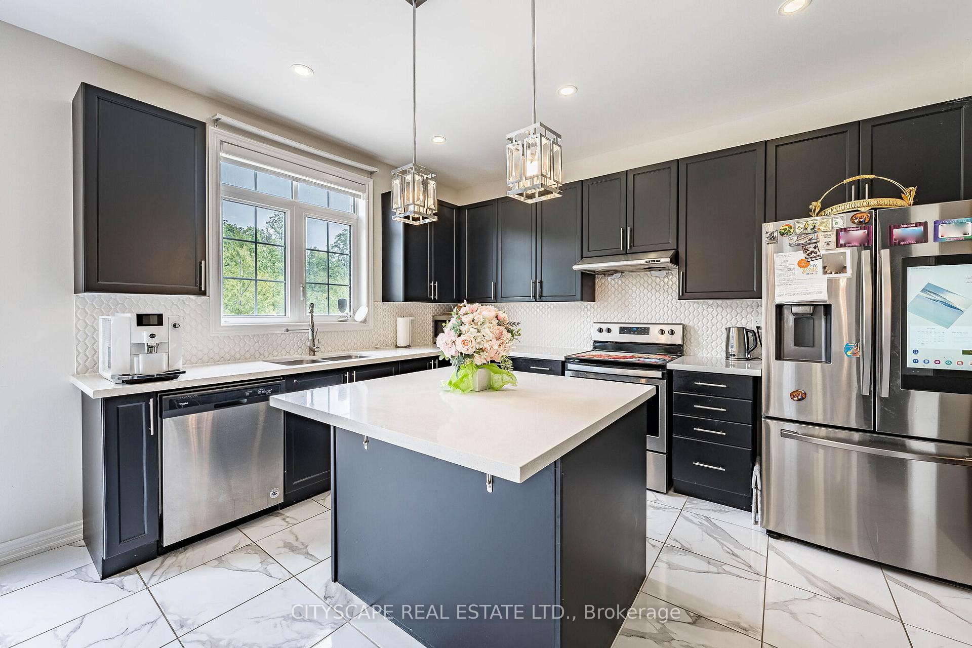 Photo 12 of 54 Ezra Crescent, Brampton, Northwest Brampton — HOMEH