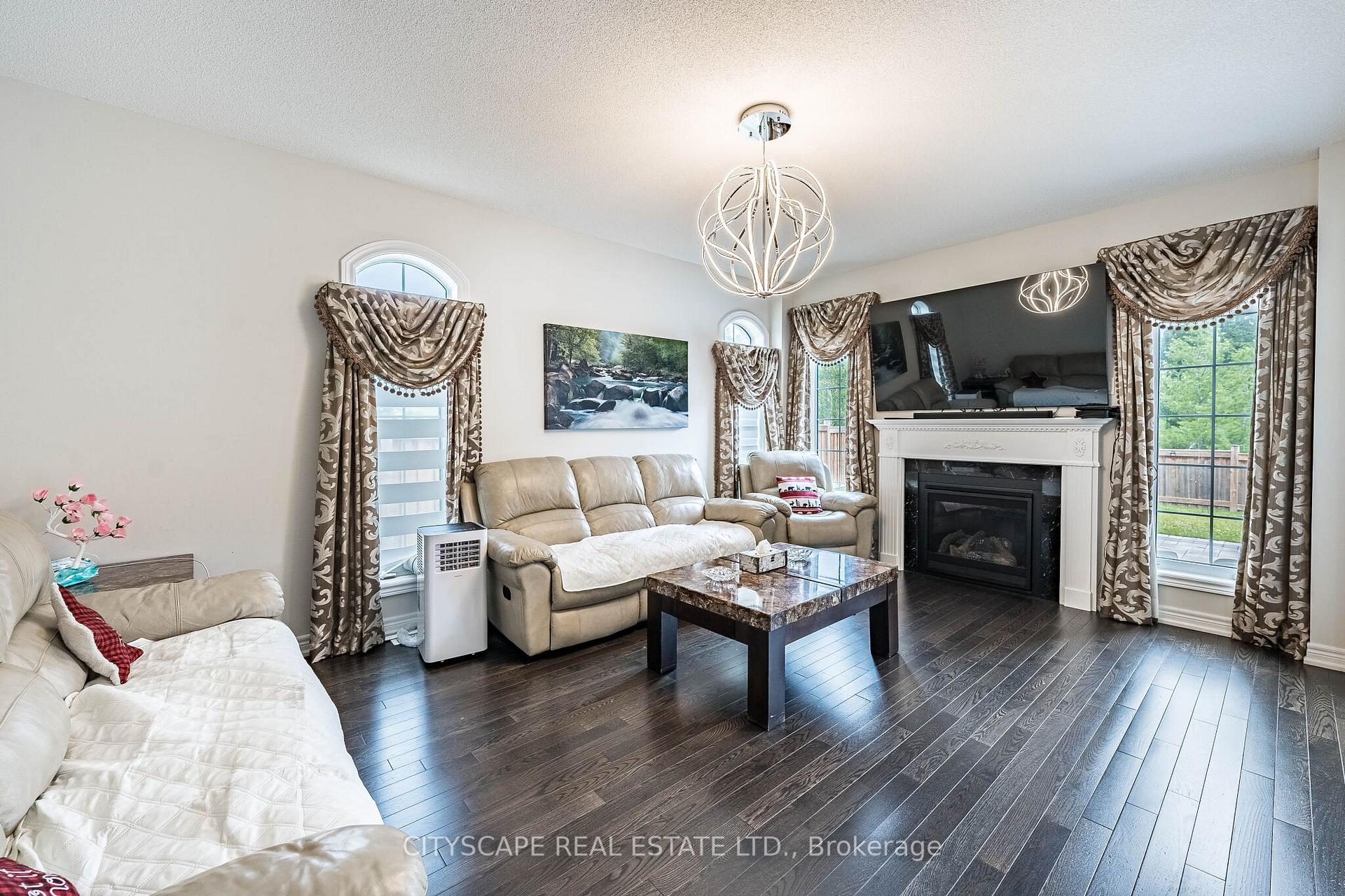 Photo 14 of 54 Ezra Crescent, Brampton, Northwest Brampton — HOMEH