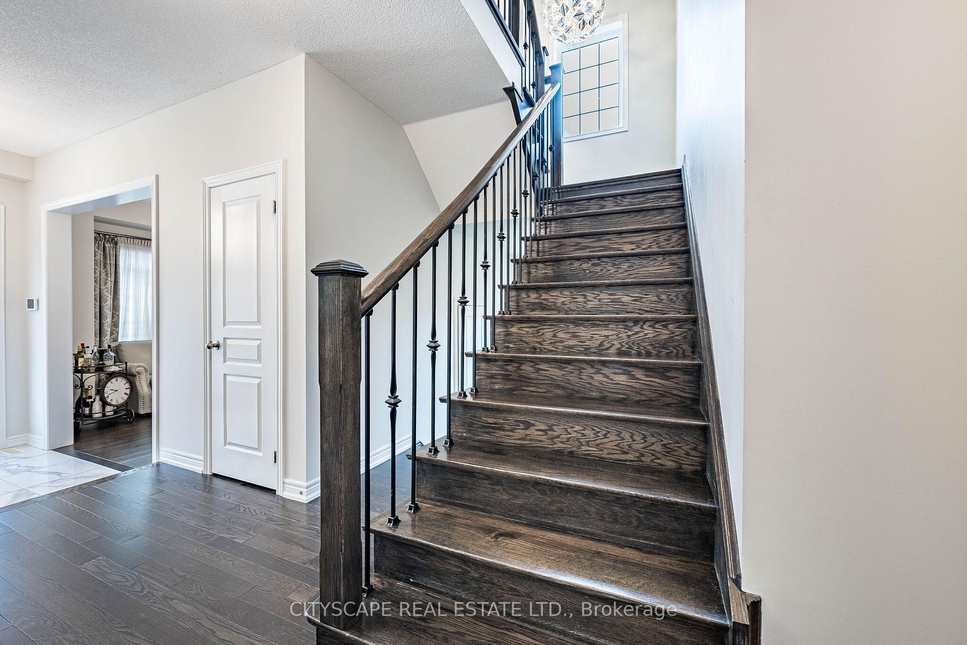 Photo 18 of 54 Ezra Crescent, Brampton, Northwest Brampton — HOMEH