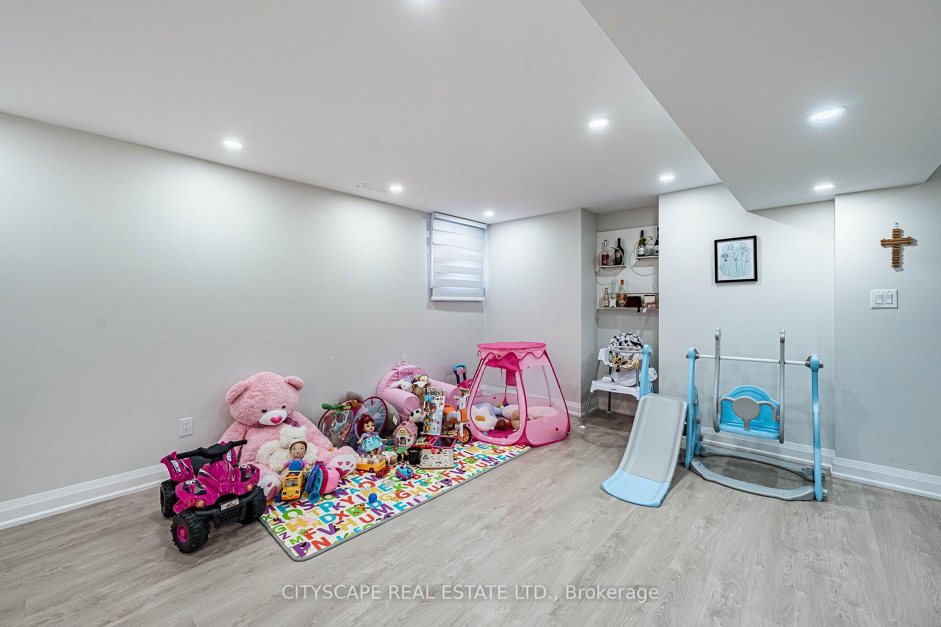 Photo 35 of 54 Ezra Crescent, Brampton, Northwest Brampton — HOMEH