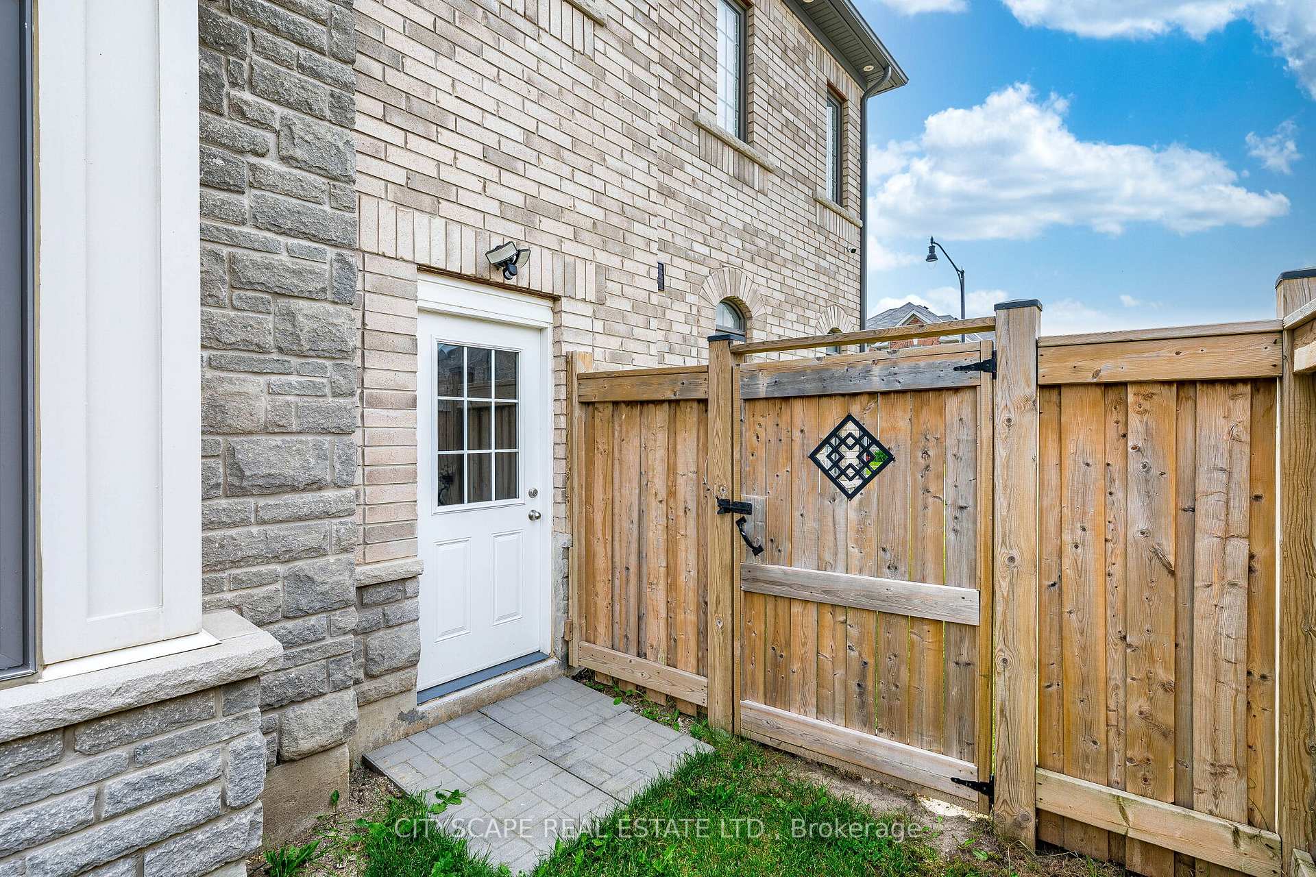 Photo 40 of 54 Ezra Crescent, Brampton, Northwest Brampton — HOMEH