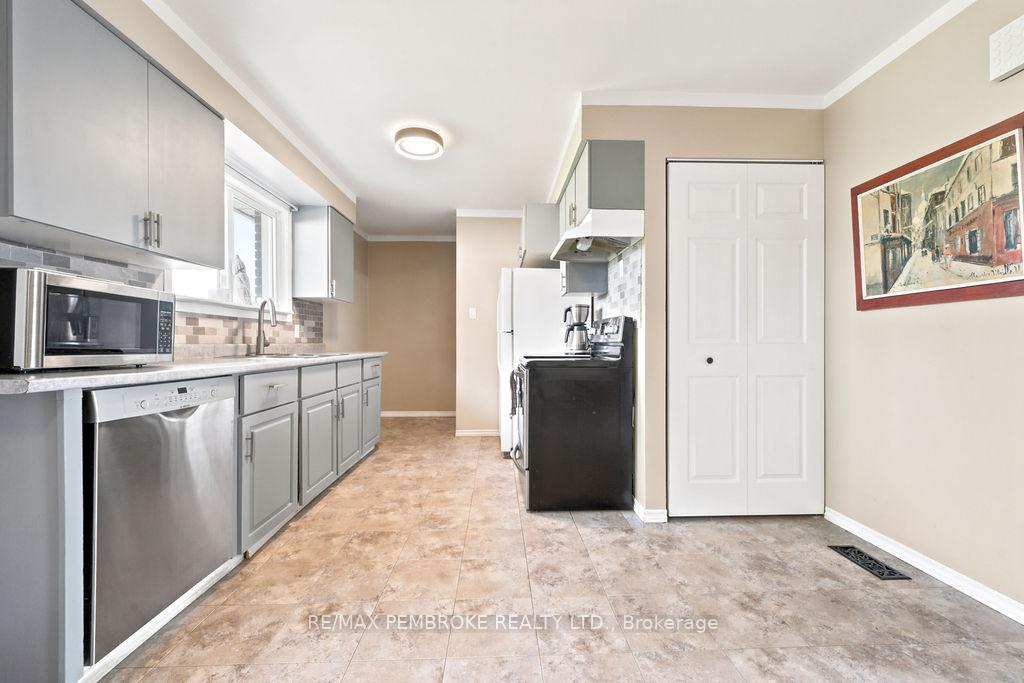 Photo 2 of 41 Meadowbrook Drive, Laurentian Valley, Laurentian Valley — HOMEH