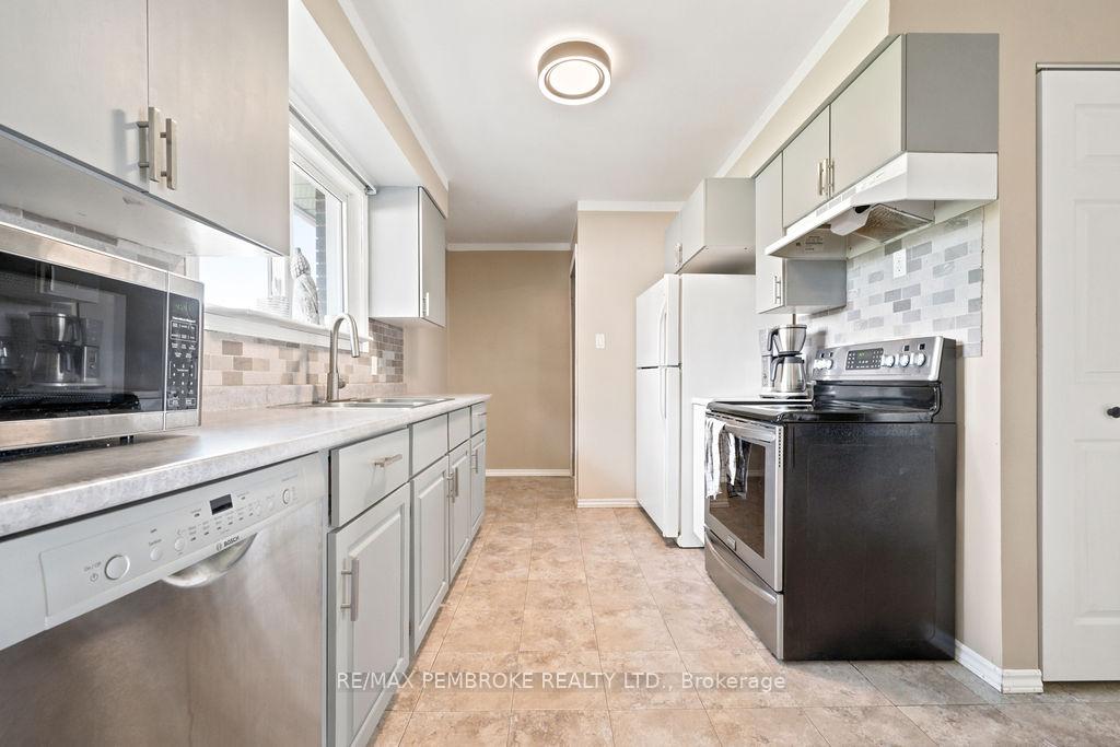 Photo 4 of 41 Meadowbrook Drive, Laurentian Valley, Laurentian Valley — HOMEH