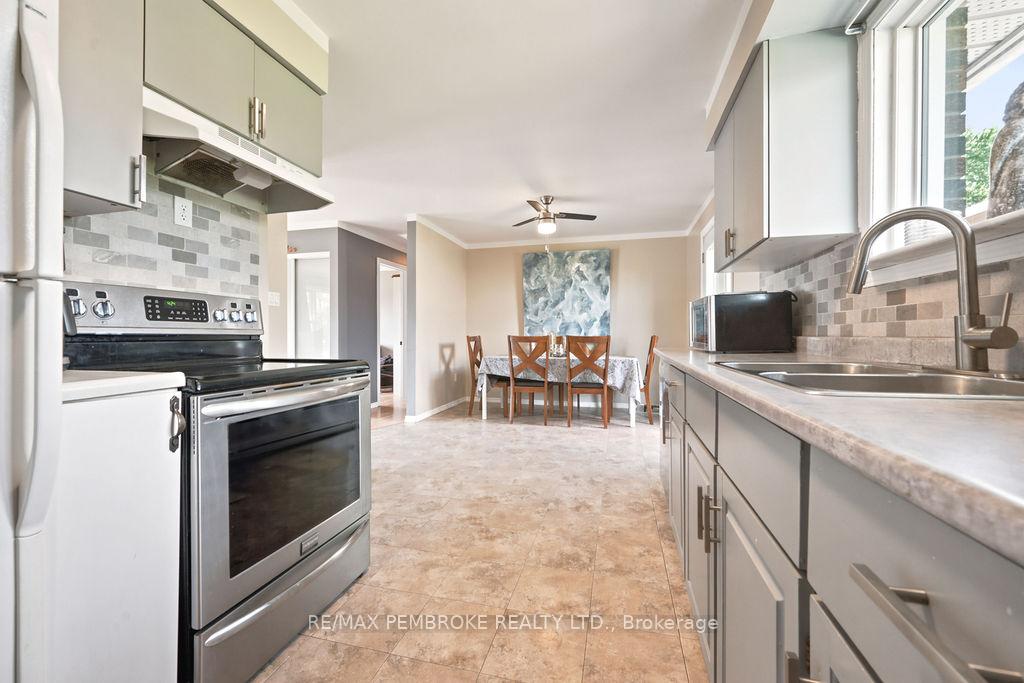 Photo 5 of 41 Meadowbrook Drive, Laurentian Valley, Laurentian Valley — HOMEH