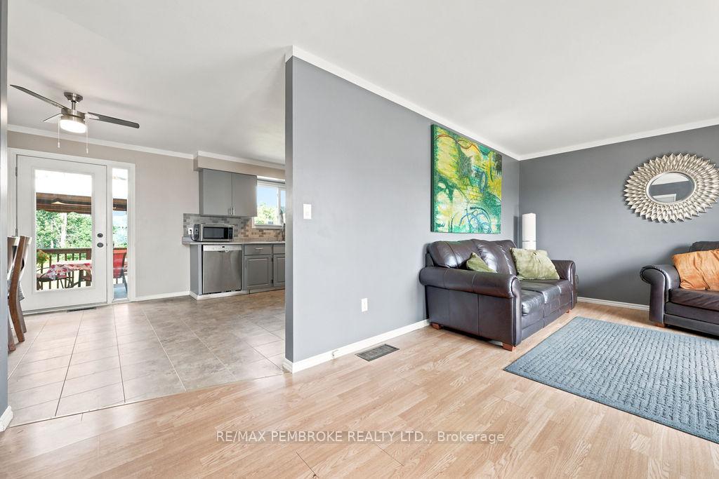 Photo 8 of 41 Meadowbrook Drive, Laurentian Valley, Laurentian Valley — HOMEH