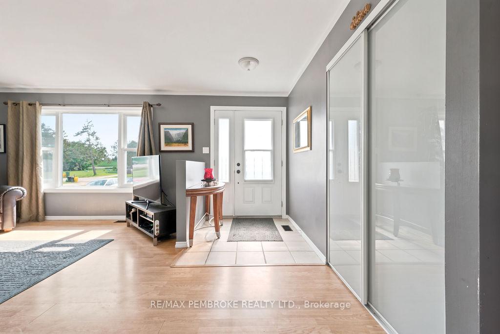 Photo 9 of 41 Meadowbrook Drive, Laurentian Valley, Laurentian Valley — HOMEH