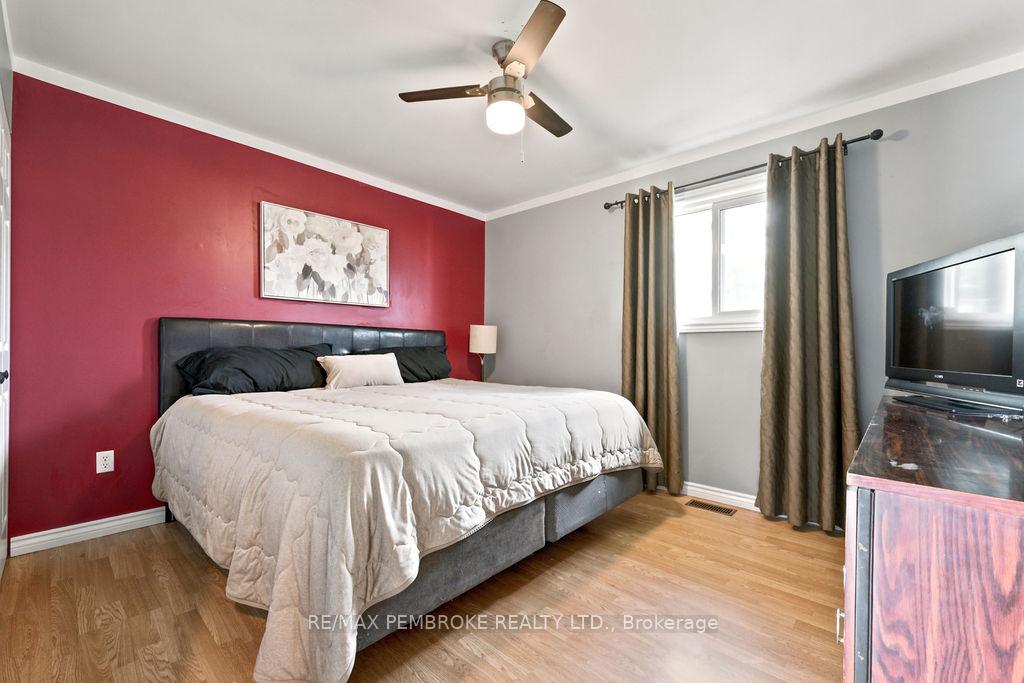 Photo 15 of 41 Meadowbrook Drive, Laurentian Valley, Laurentian Valley — HOMEH