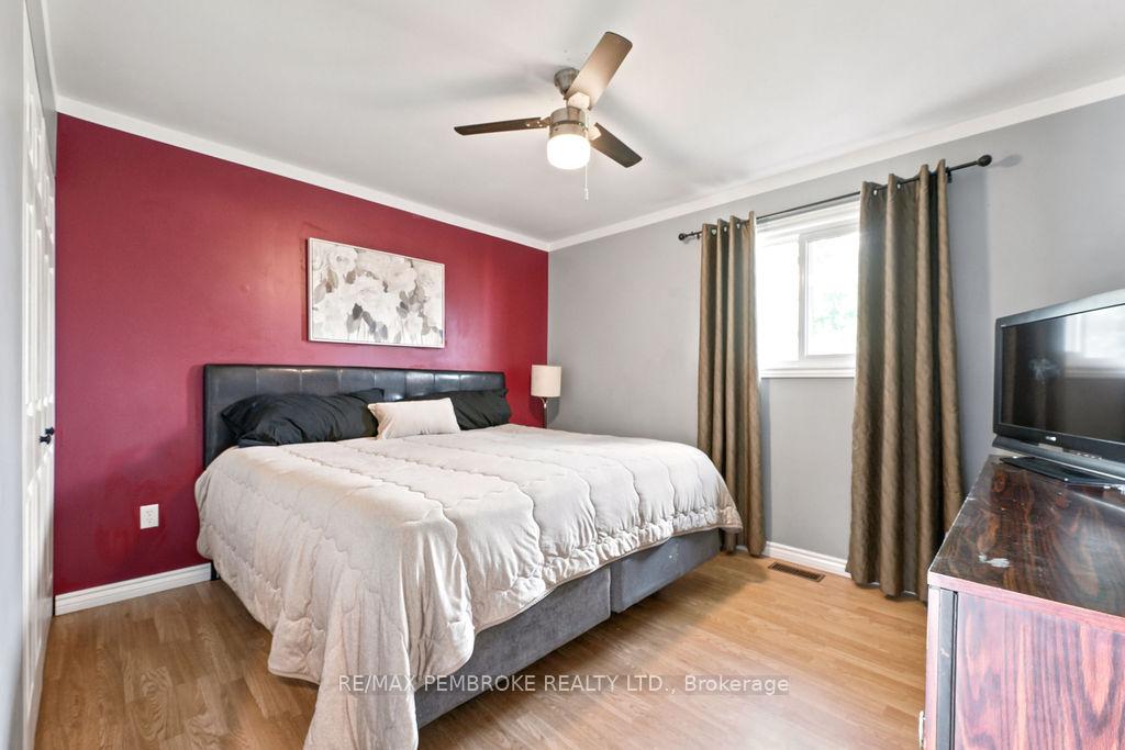 Photo 17 of 41 Meadowbrook Drive, Laurentian Valley, Laurentian Valley — HOMEH