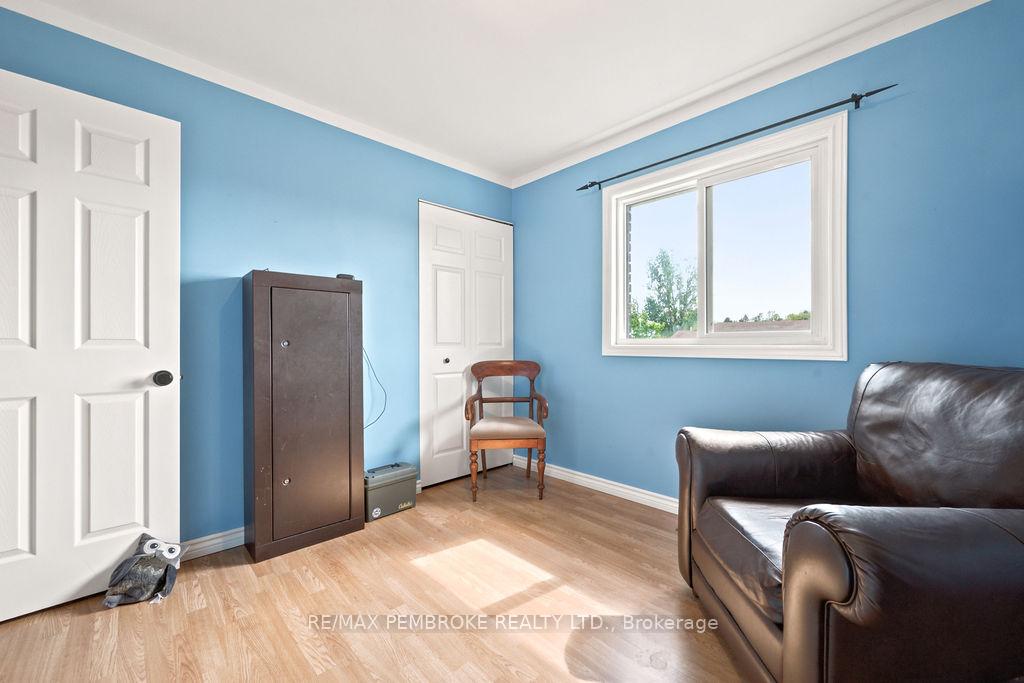 Photo 18 of 41 Meadowbrook Drive, Laurentian Valley, Laurentian Valley — HOMEH