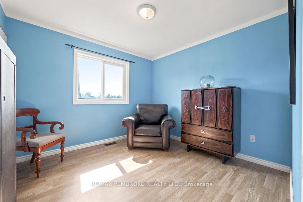 Photo 19 of 41 Meadowbrook Drive, Laurentian Valley, Laurentian Valley — HOMEH