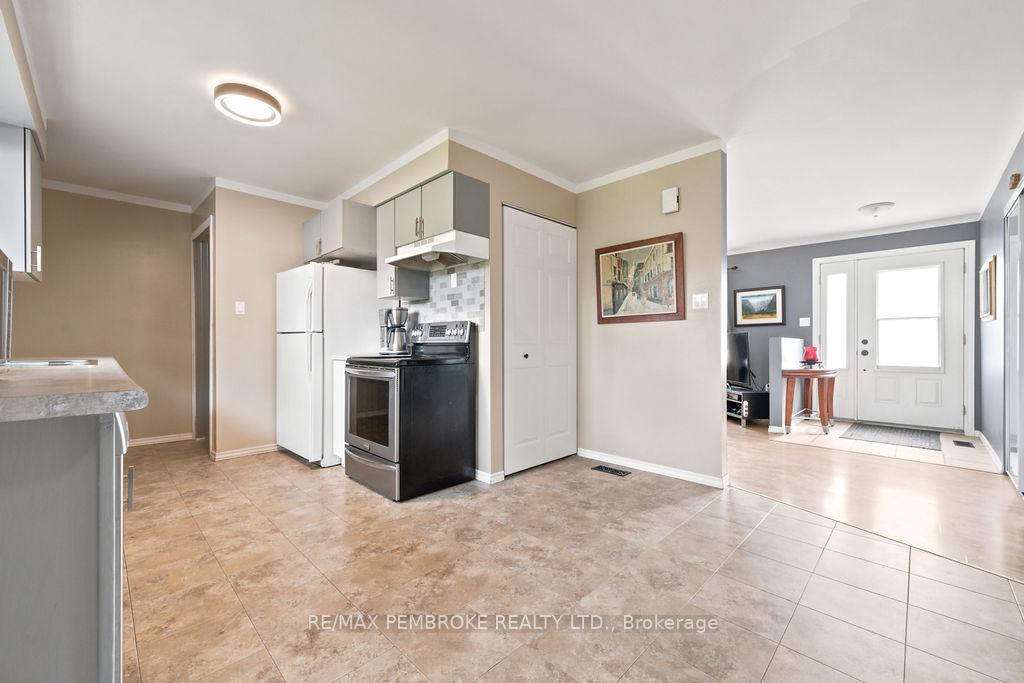 Photo 33 of 41 Meadowbrook Drive, Laurentian Valley, Laurentian Valley — HOMEH