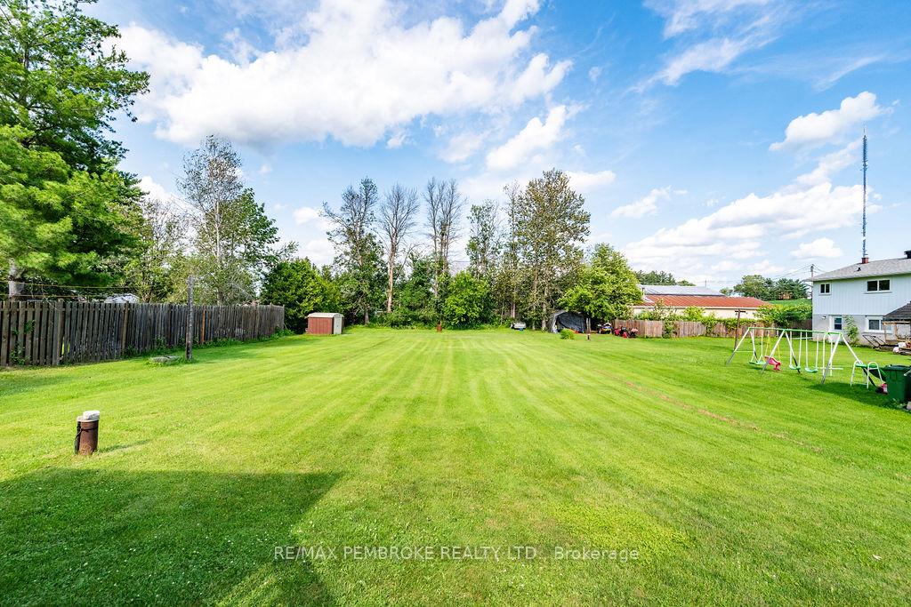 Photo 34 of 41 Meadowbrook Drive, Laurentian Valley, Laurentian Valley — HOMEH
