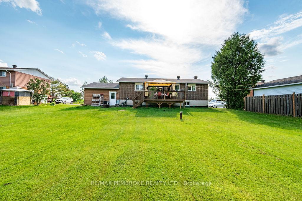 Photo 35 of 41 Meadowbrook Drive, Laurentian Valley, Laurentian Valley — HOMEH