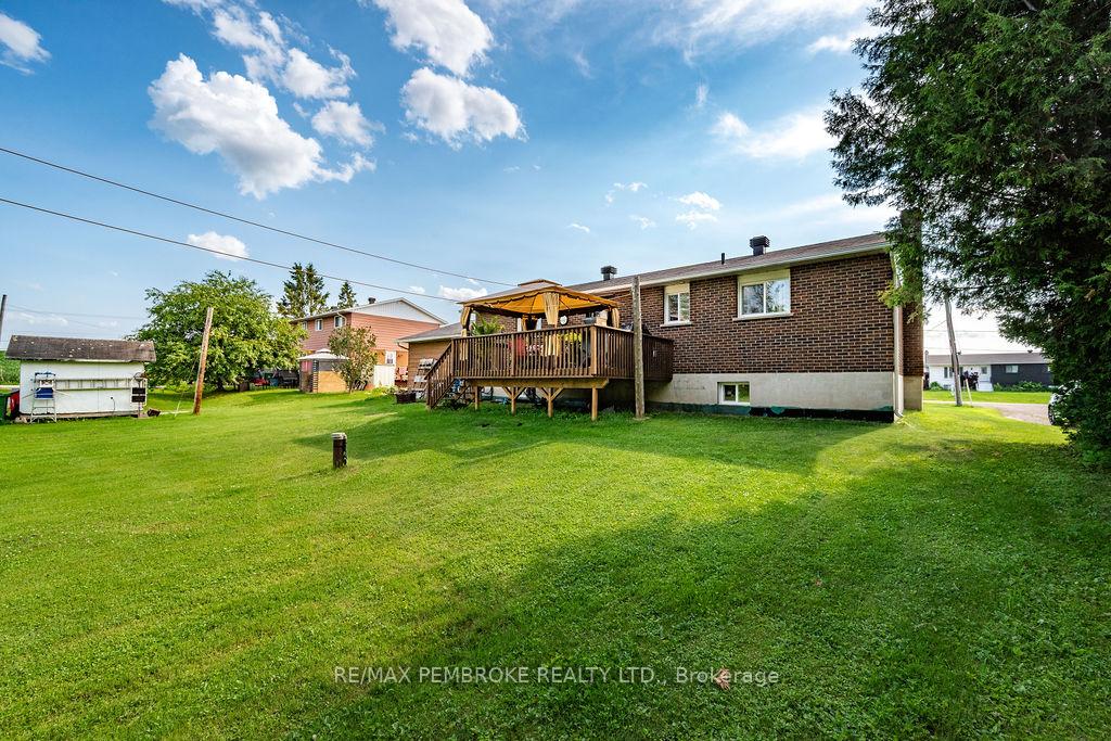 Photo 36 of 41 Meadowbrook Drive, Laurentian Valley, Laurentian Valley — HOMEH