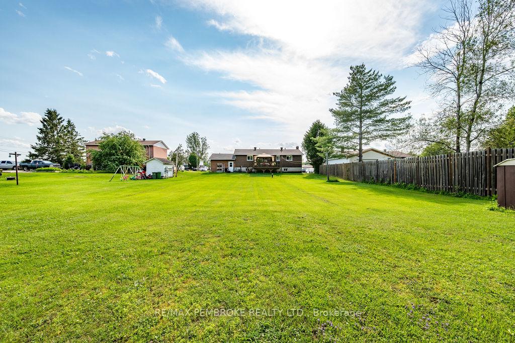 Photo 37 of 41 Meadowbrook Drive, Laurentian Valley, Laurentian Valley — HOMEH