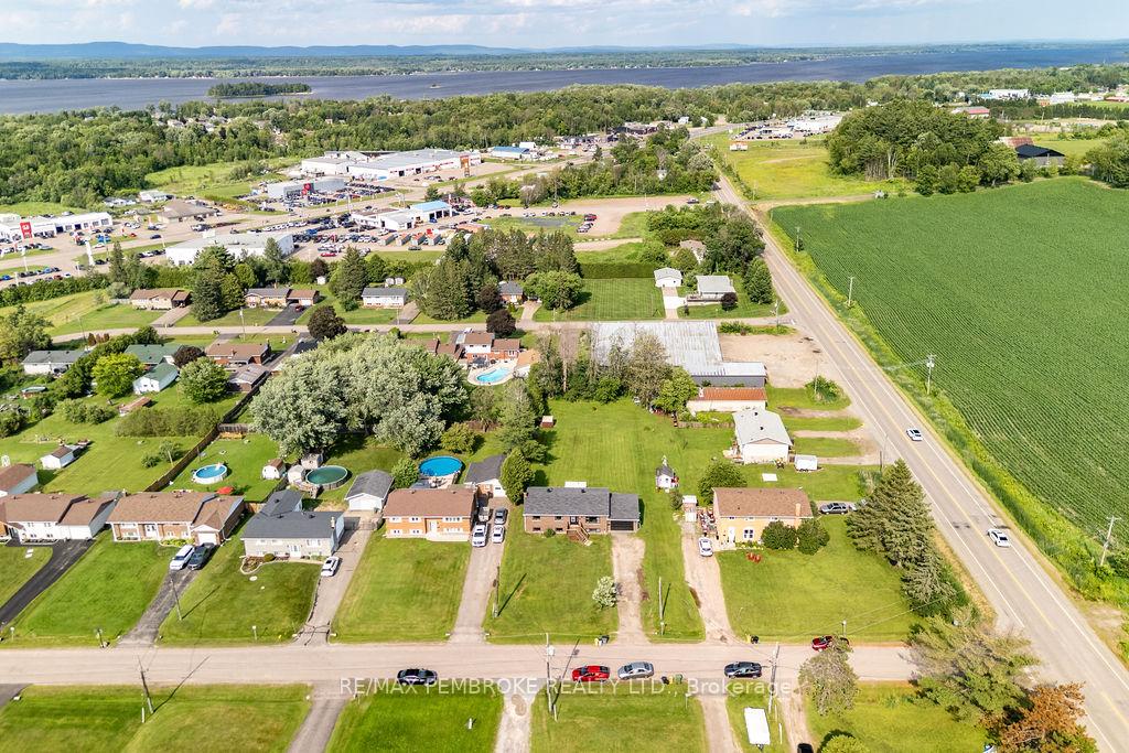 Photo 47 of 41 Meadowbrook Drive, Laurentian Valley, Laurentian Valley — HOMEH