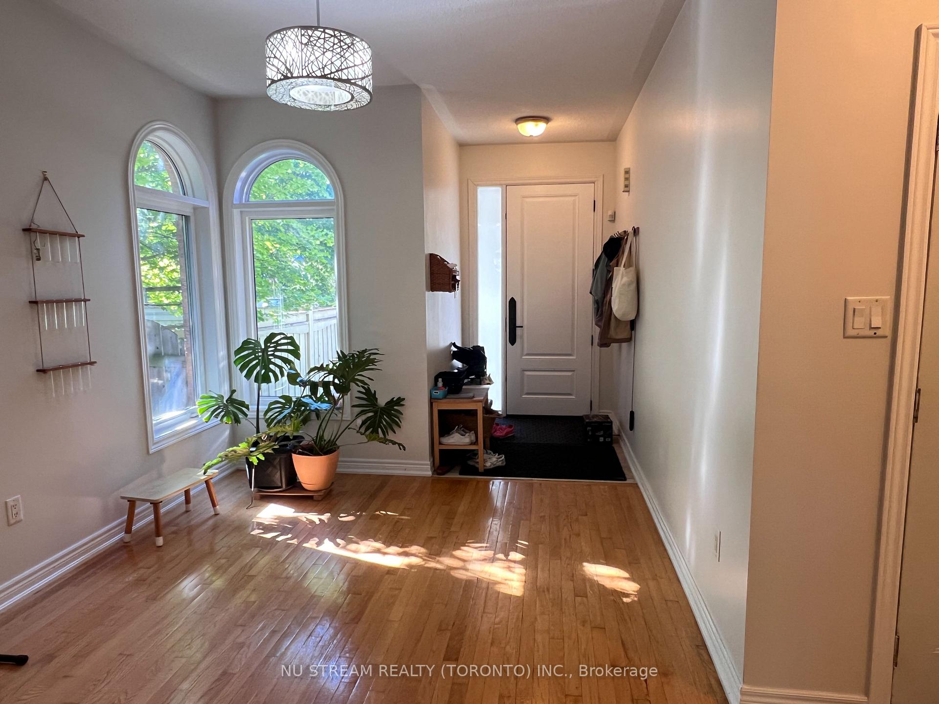 Photo 2 of 195 Cabernet Road, Vaughan, Patterson — HOMEH