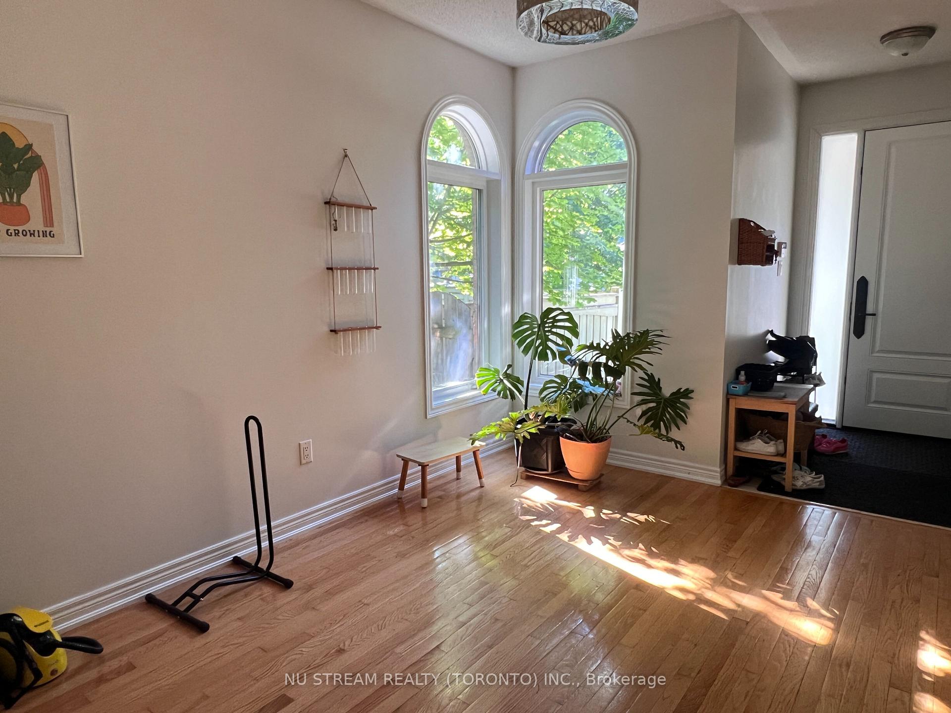 Photo 3 of 195 Cabernet Road, Vaughan, Patterson — HOMEH