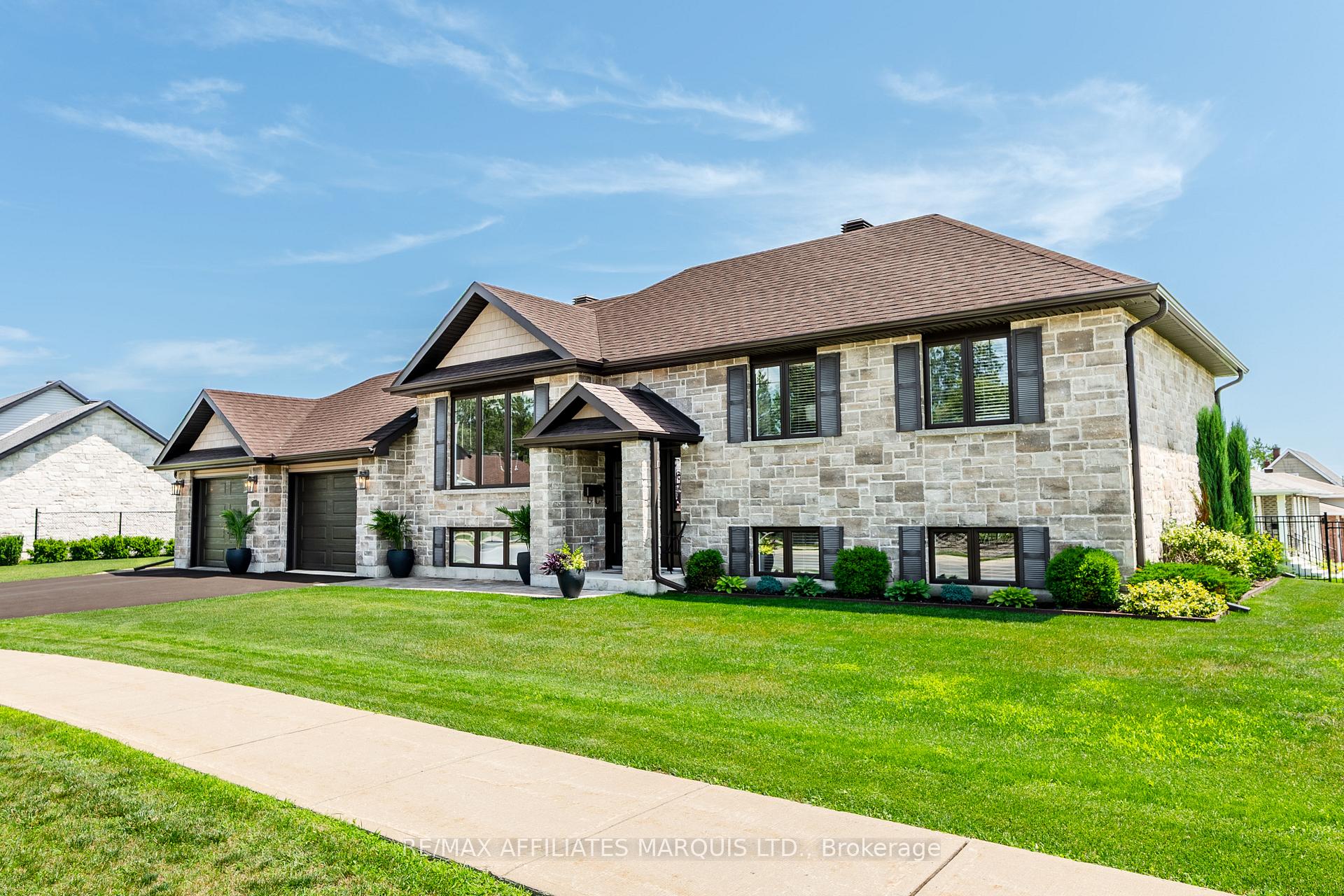 Photo 3 of 2 Mercier Avenue E, Cornwall, Cornwall — HOMEH