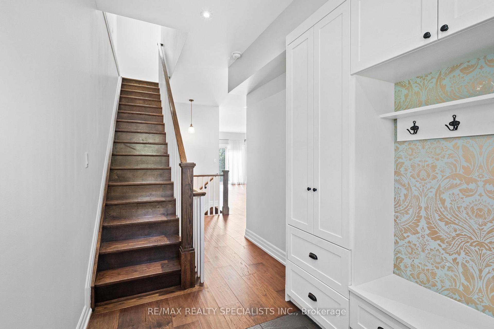 Photo 3 of 73 Eleventh Street, Etobicoke, New Toronto — HOMEH