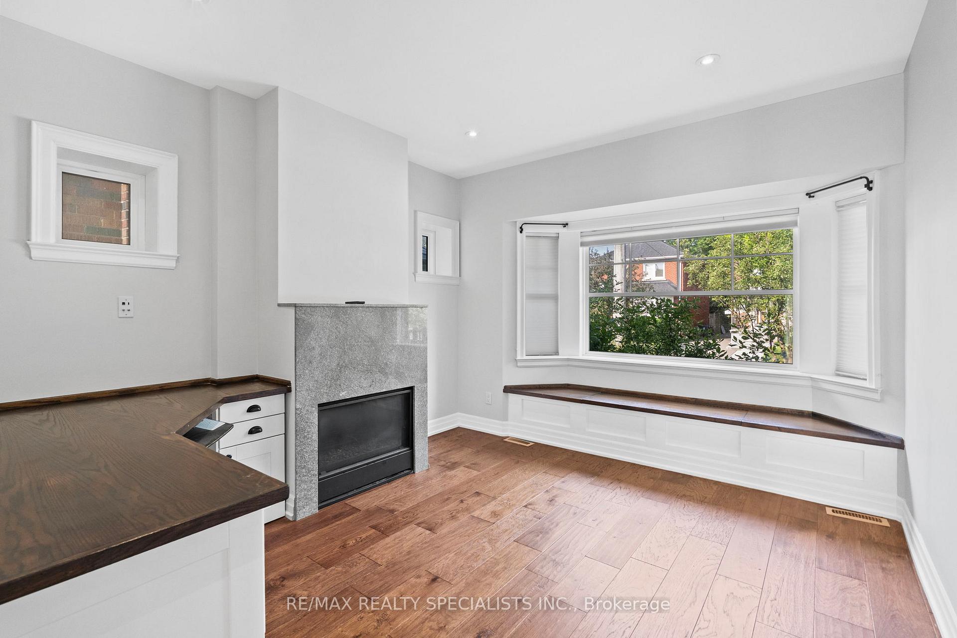 Photo 4 of 73 Eleventh Street, Etobicoke, New Toronto — HOMEH