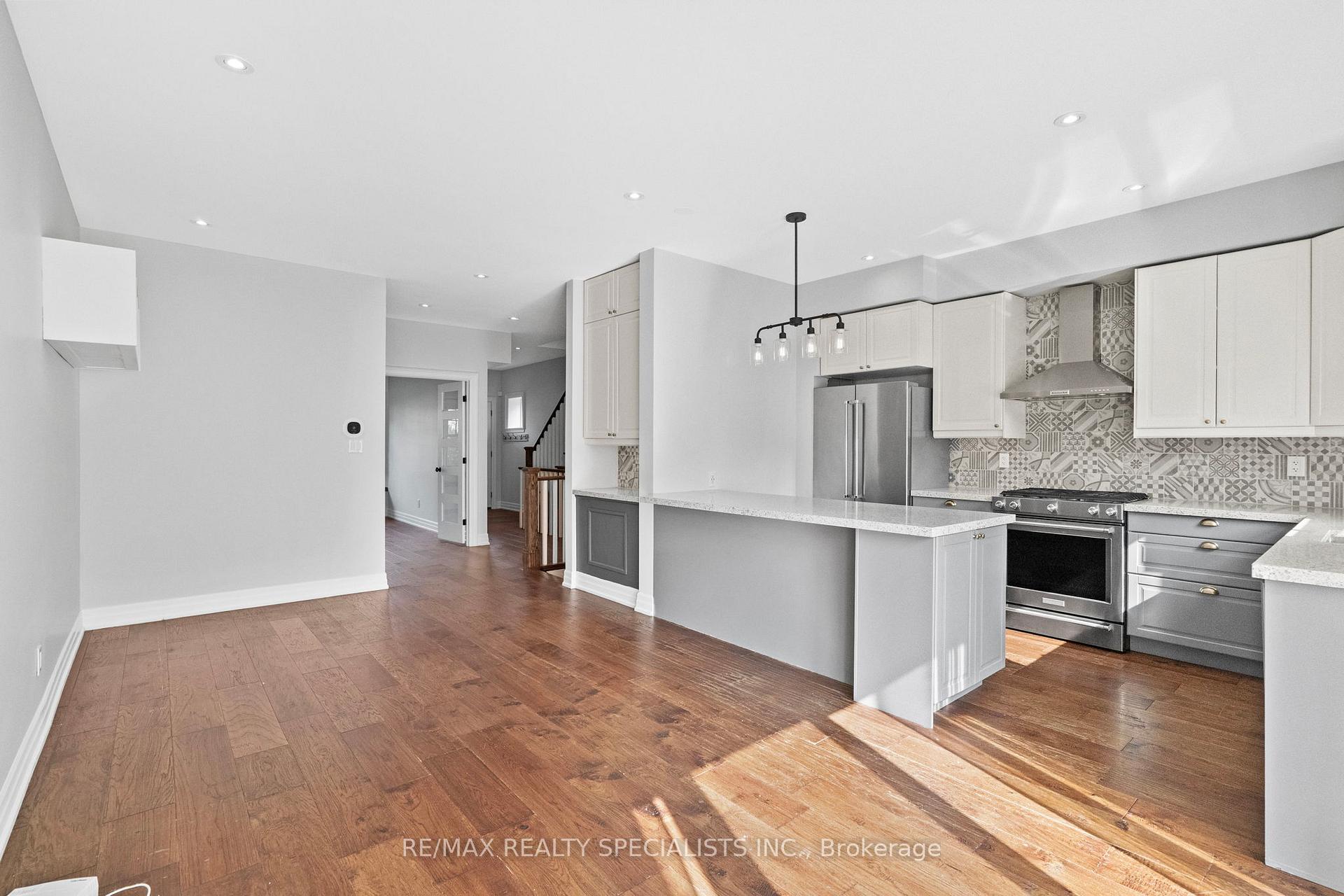 Photo 9 of 73 Eleventh Street, Etobicoke, New Toronto — HOMEH