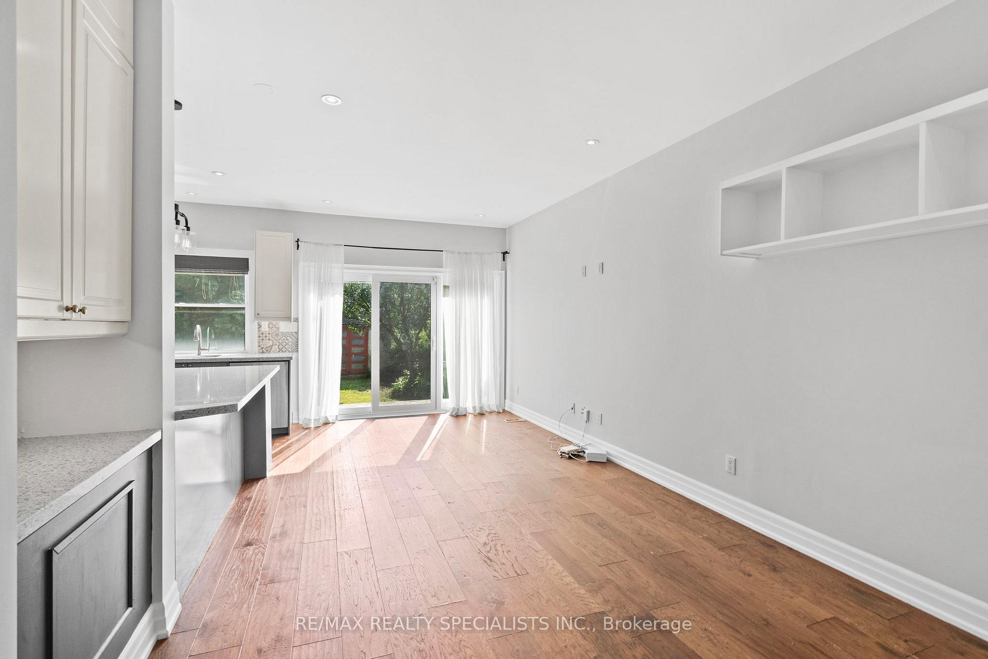 Photo 10 of 73 Eleventh Street, Etobicoke, New Toronto — HOMEH