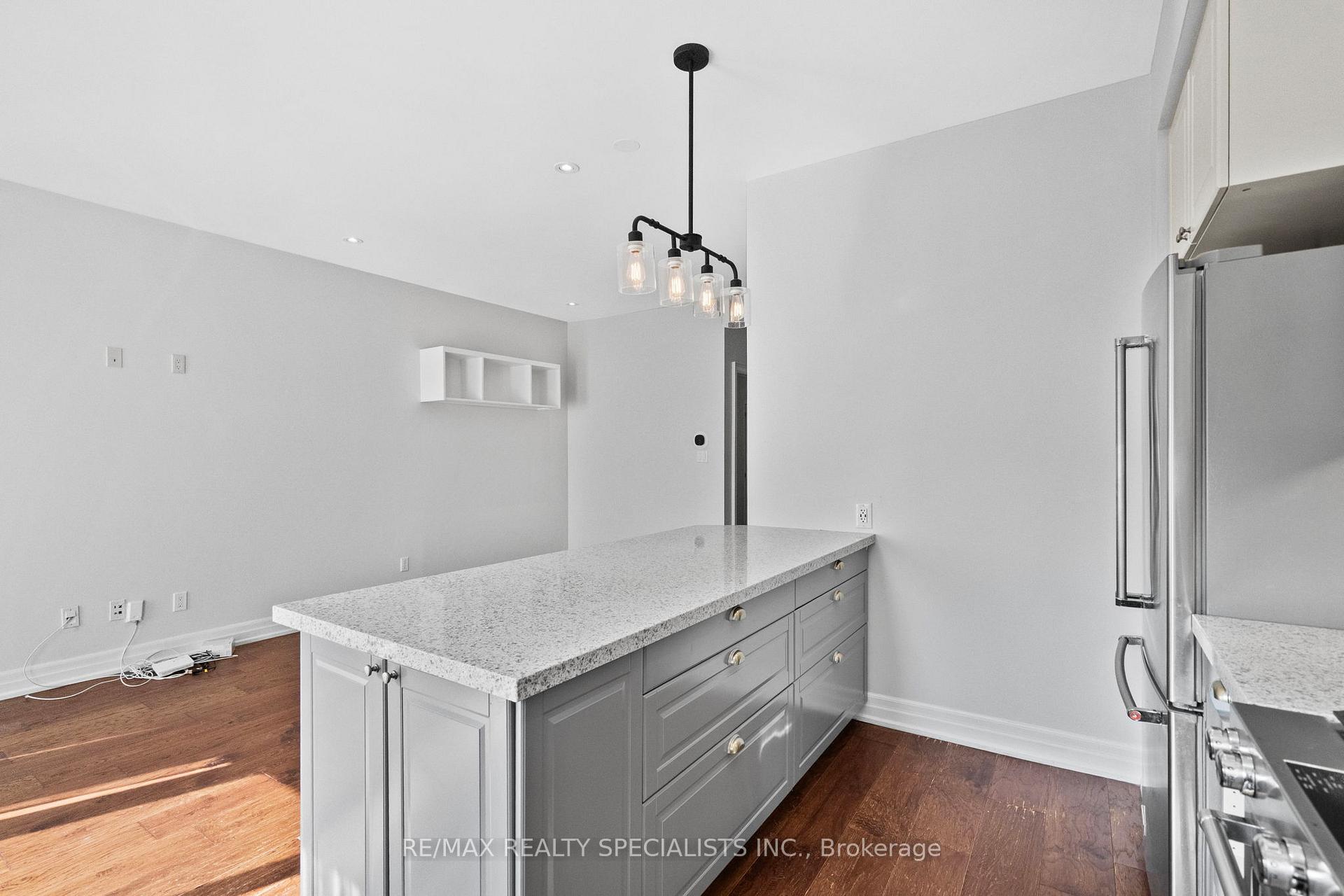 Photo 14 of 73 Eleventh Street, Etobicoke, New Toronto — HOMEH