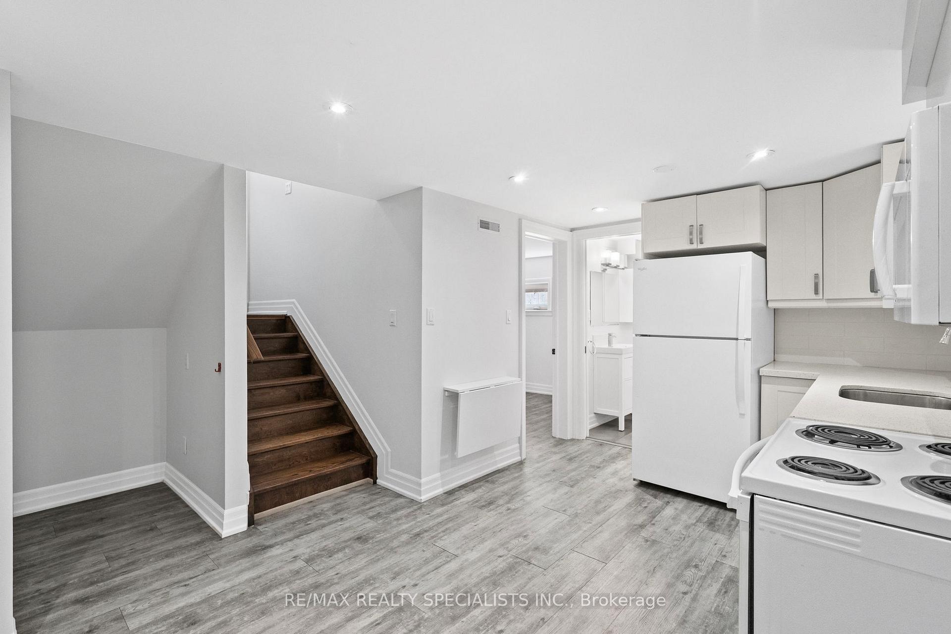 Photo 37 of 73 Eleventh Street, Etobicoke, New Toronto — HOMEH