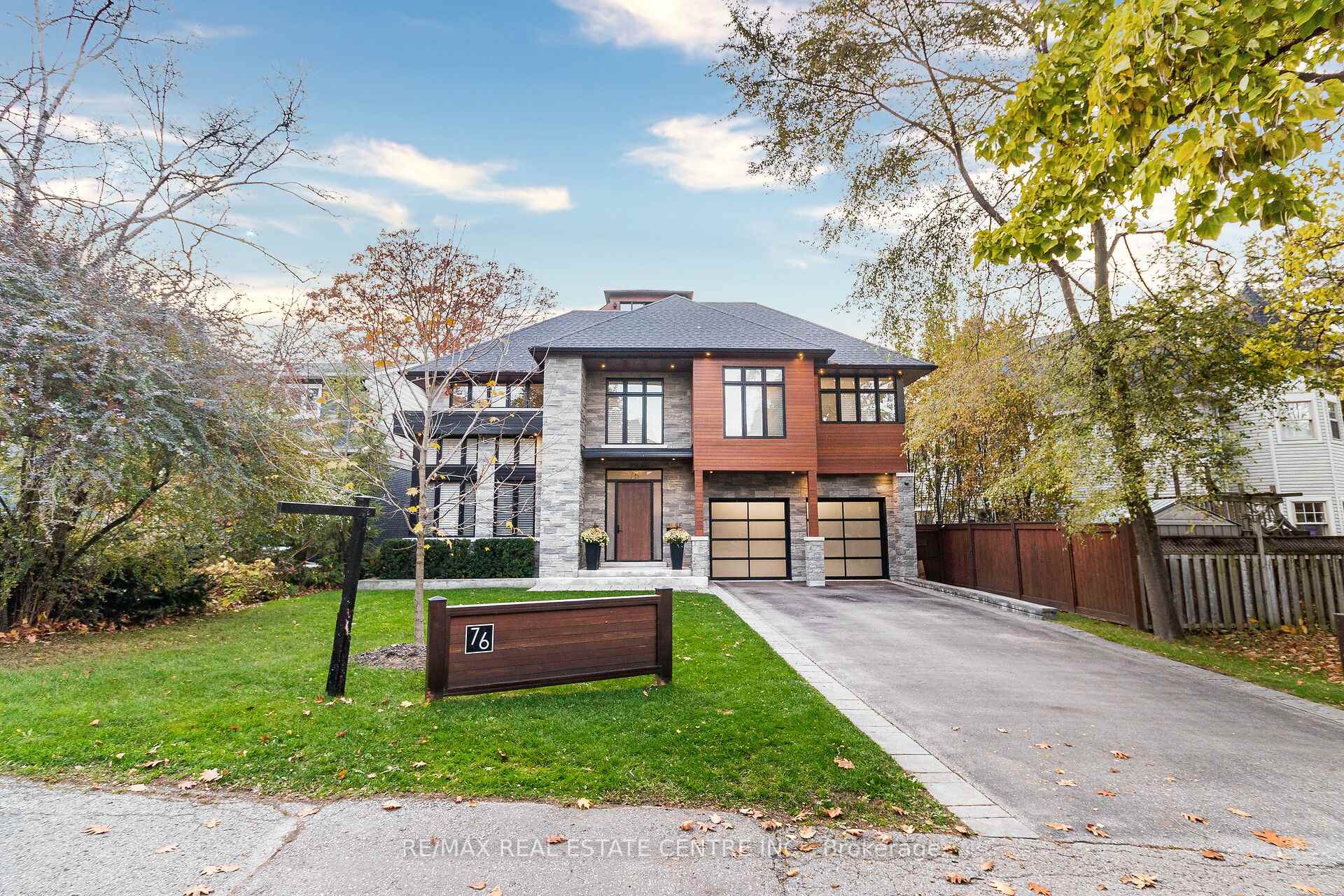 Photo 2 of 76 Ben Machree Drive, Mississauga, Port Credit — HOMEH