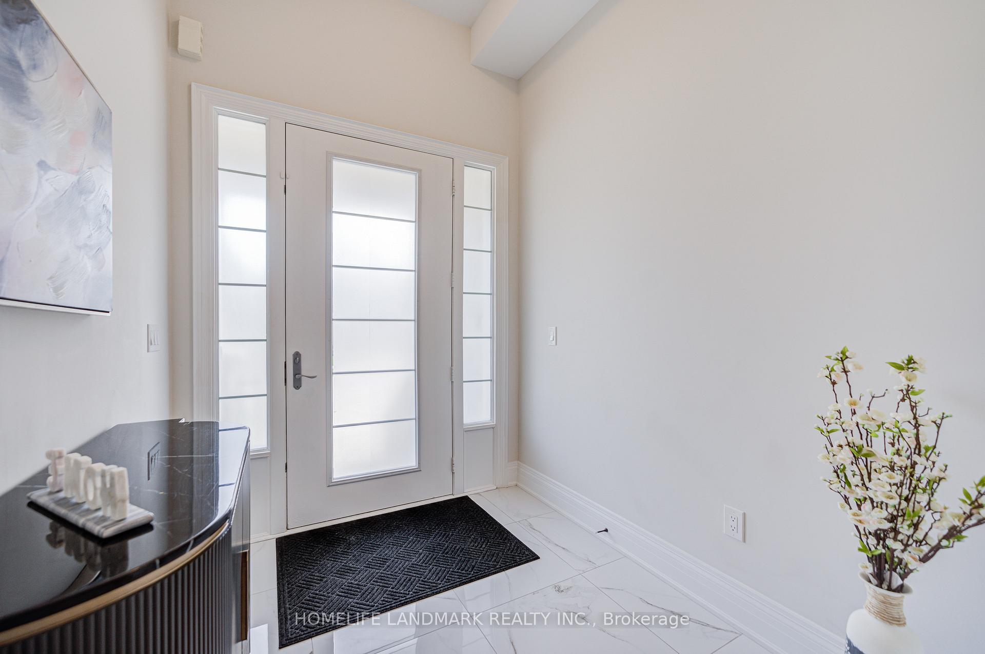 Photo 4 of 22 Aspy Court, Vaughan, Patterson — HOMEH