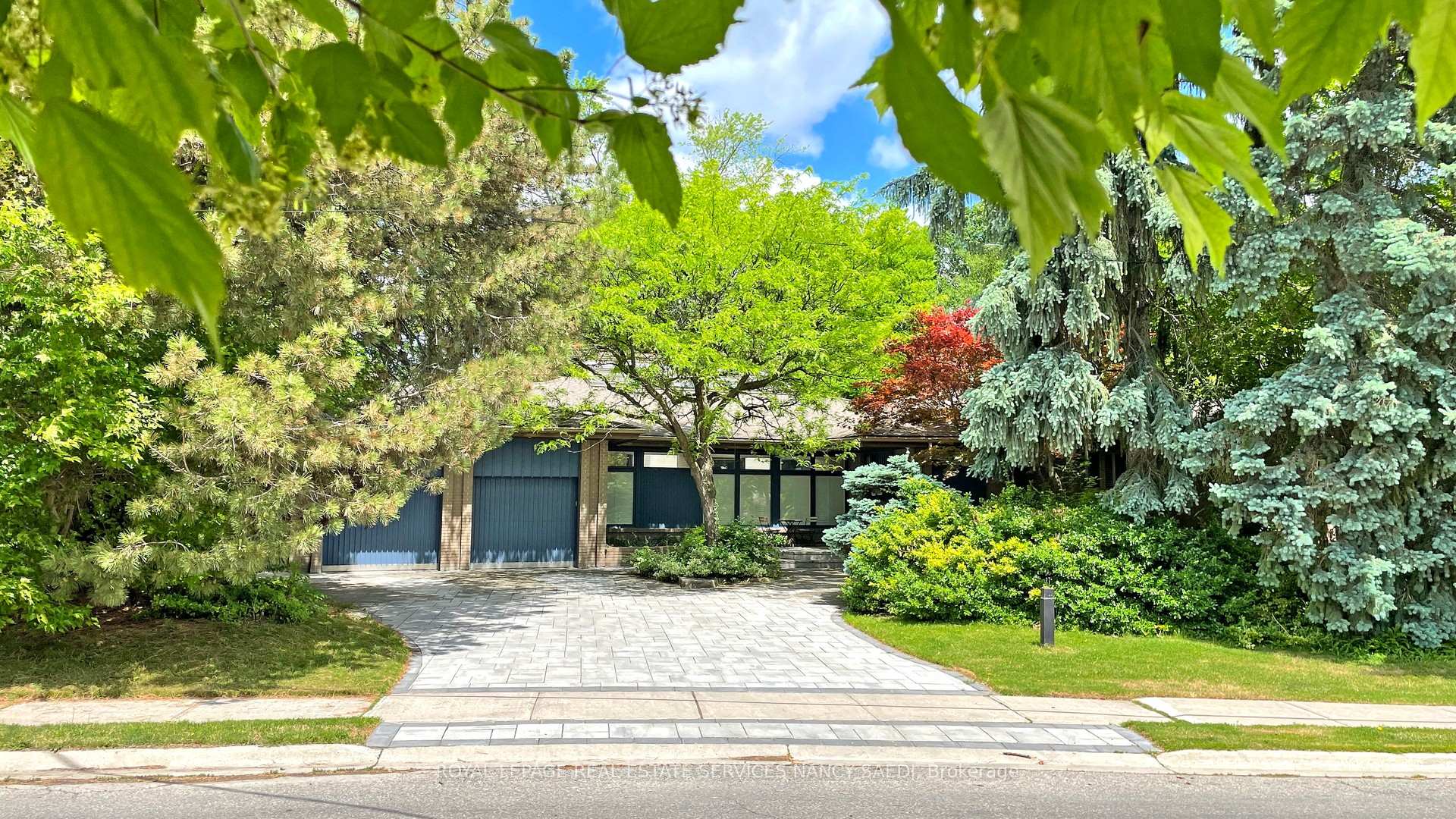 Photo 4 of 62 Wimpole Drive, North York, St. Andrew-Windfields — HOMEH